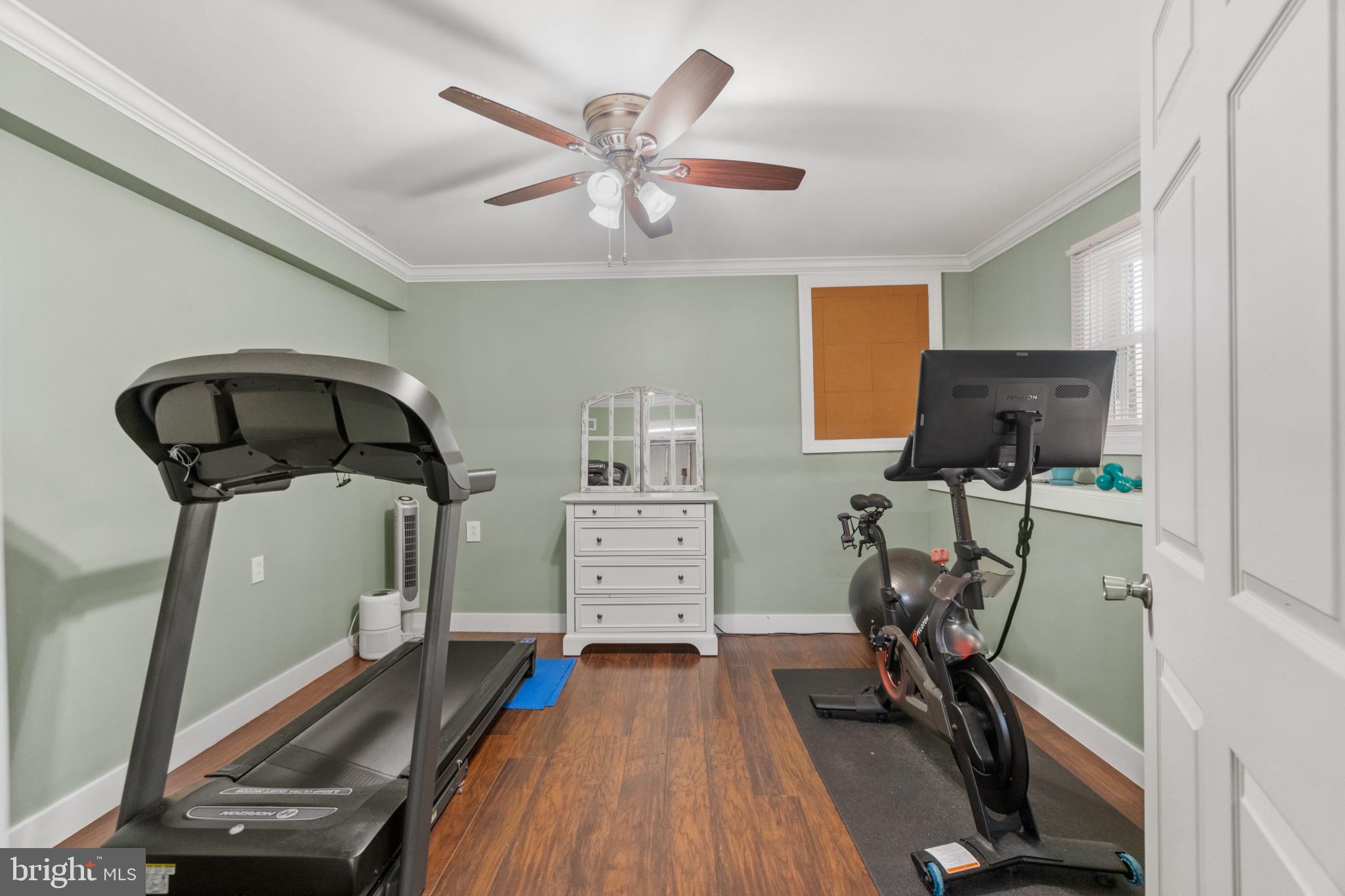 WALNUT LAKE - Residential