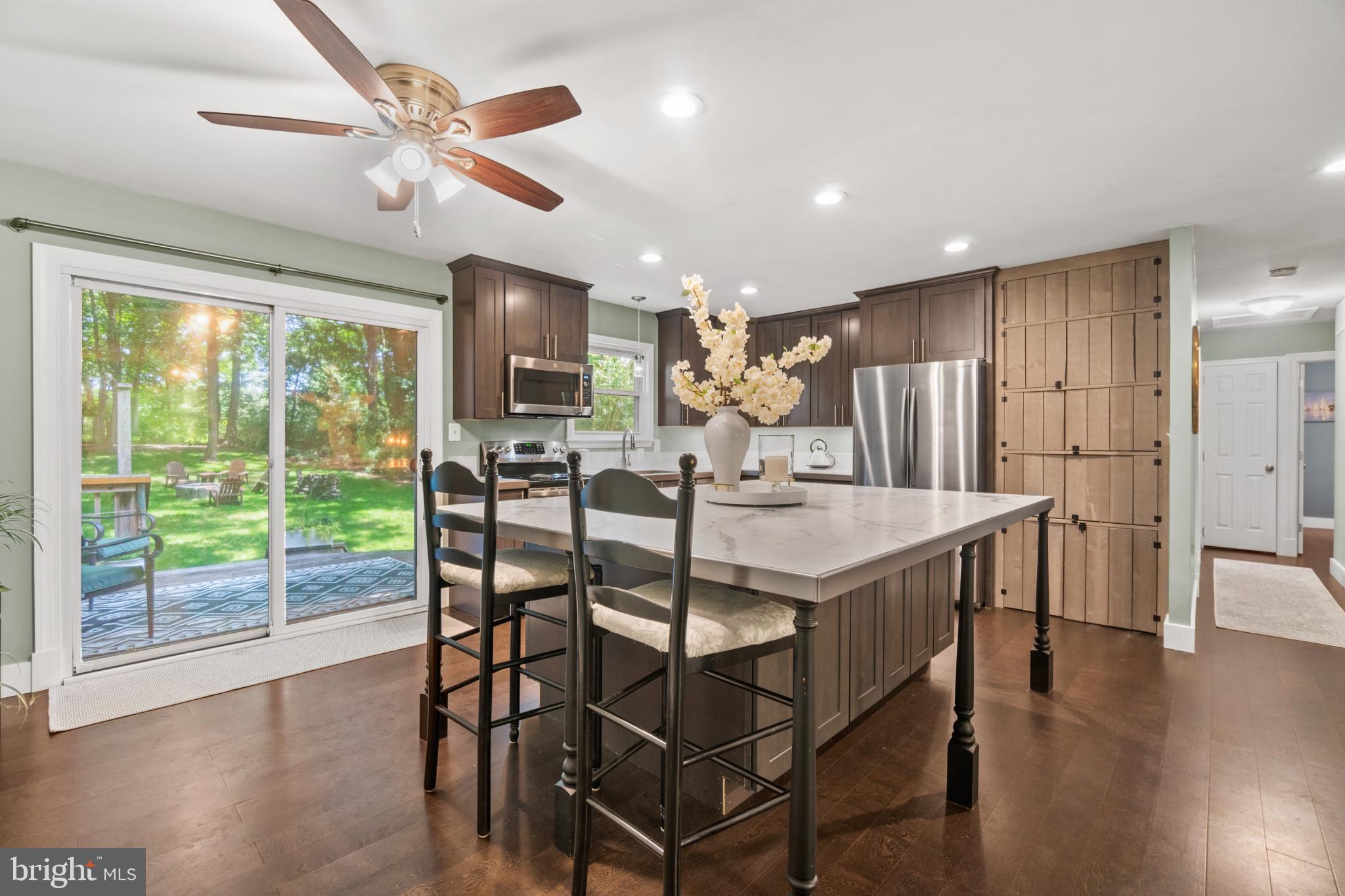 WALNUT LAKE - Residential