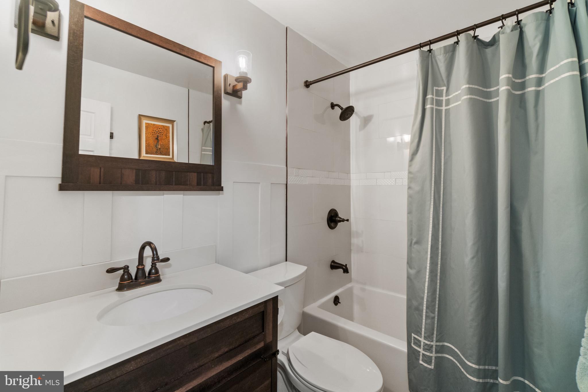 WALNUT LAKE - Residential