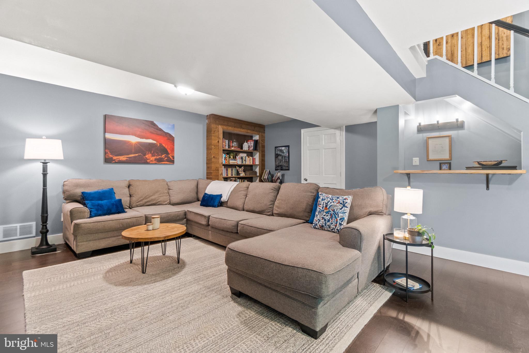 WALNUT LAKE - Residential