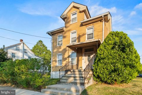 Photo of 201 N Line Street, LANSDALE, PA 19446 (MLS # PAMC2166326)