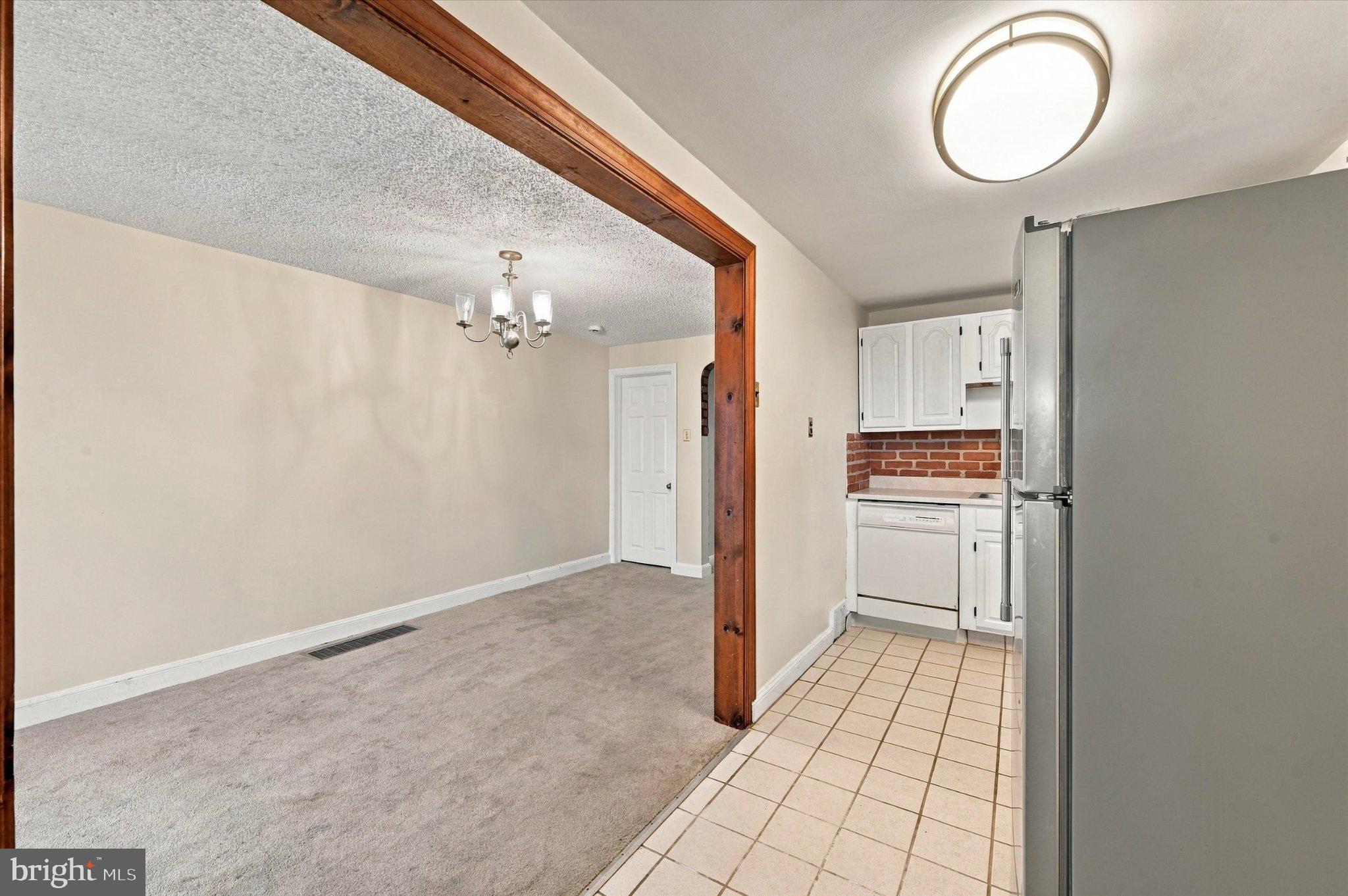 240 W WYNCLIFFE AVENUE