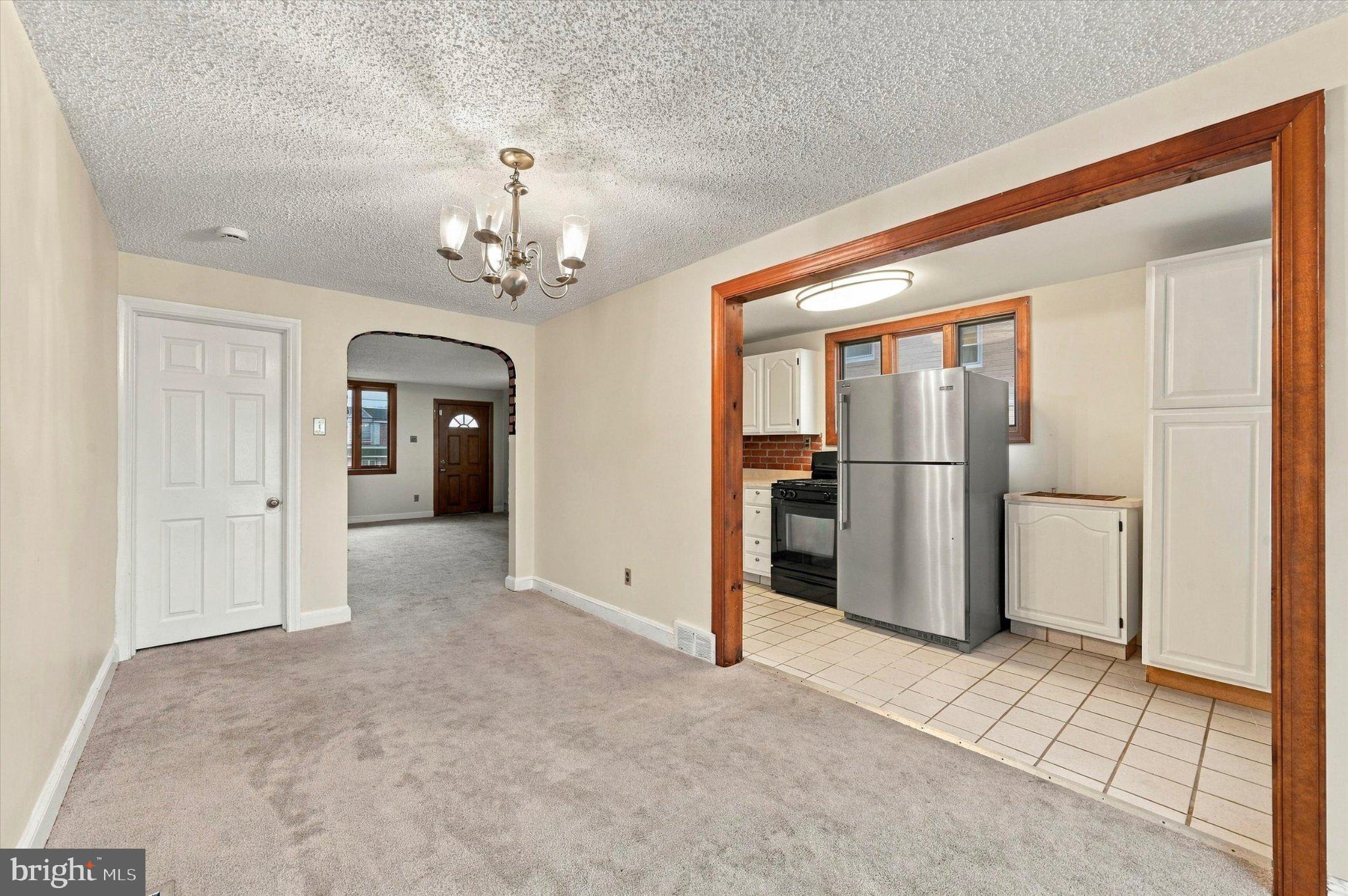 240 W WYNCLIFFE AVENUE