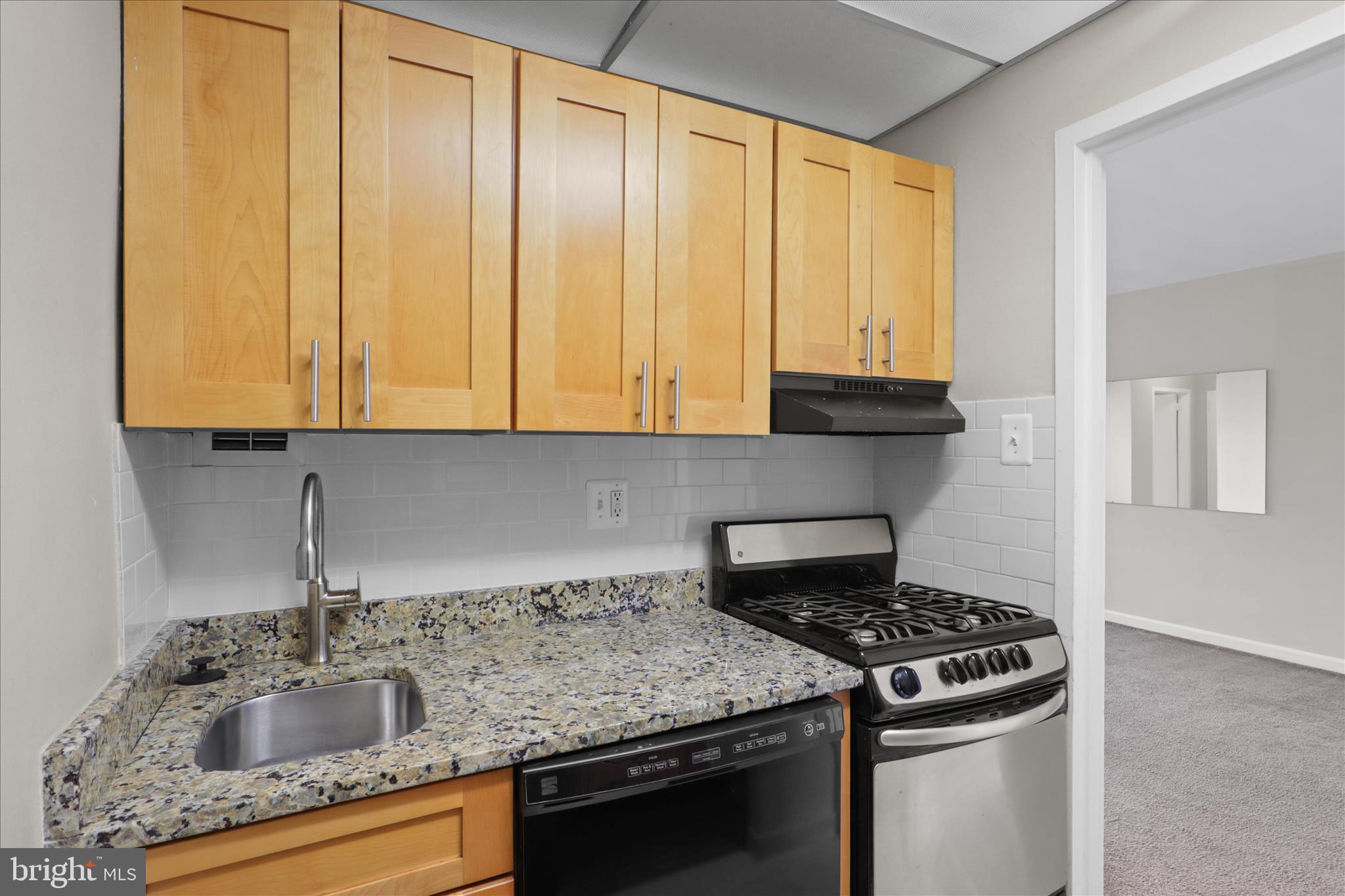 RIVER PLACE - Residential Lease