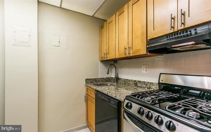 RIVER PLACE - Residential Lease