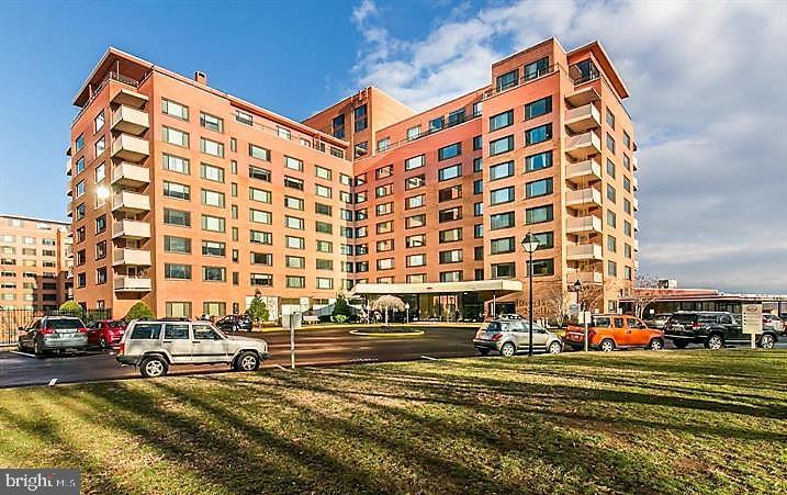 What a great opportunity to live in this spacious and light-filled 1-bedroom unit in the highly convenient River Place community! Just a few blocks from the Rosslyn Metro, this location puts you close to everything—shopping, dining, the U.S. Marine Corps Memorial, Key Bridge, Georgetown, Roosevelt Island, the GW Bike Trail, and so much more. The unit features an updated kitchen and bathroom, along with generous living space and excellent natural light throughout. All utilities are included in the rent. The community amenities include the following: Fitness Center, Outdoor swimming pool with lap lanes, on site convenience store, beauty shop / barber, gated community with 24 hour attendant, and so much more.