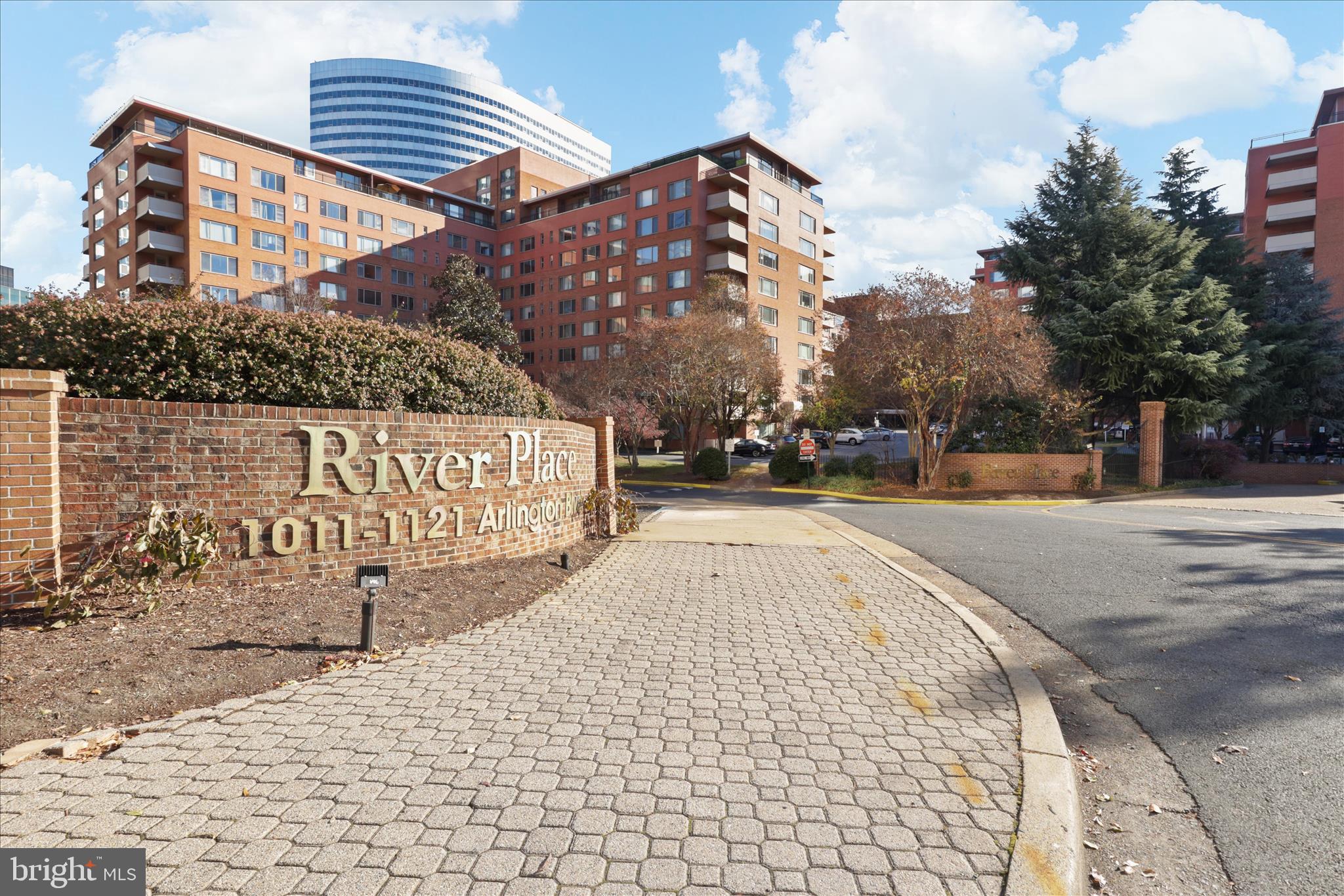RIVER PLACE - Residential Lease
