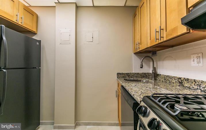 RIVER PLACE - Residential Lease