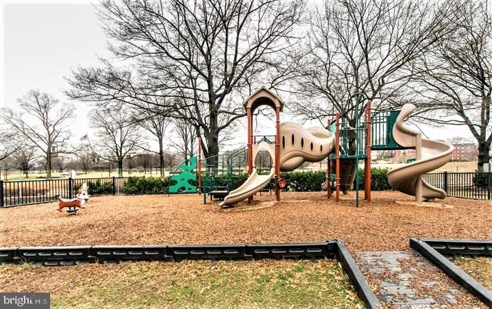 RIVER PLACE - Residential Lease