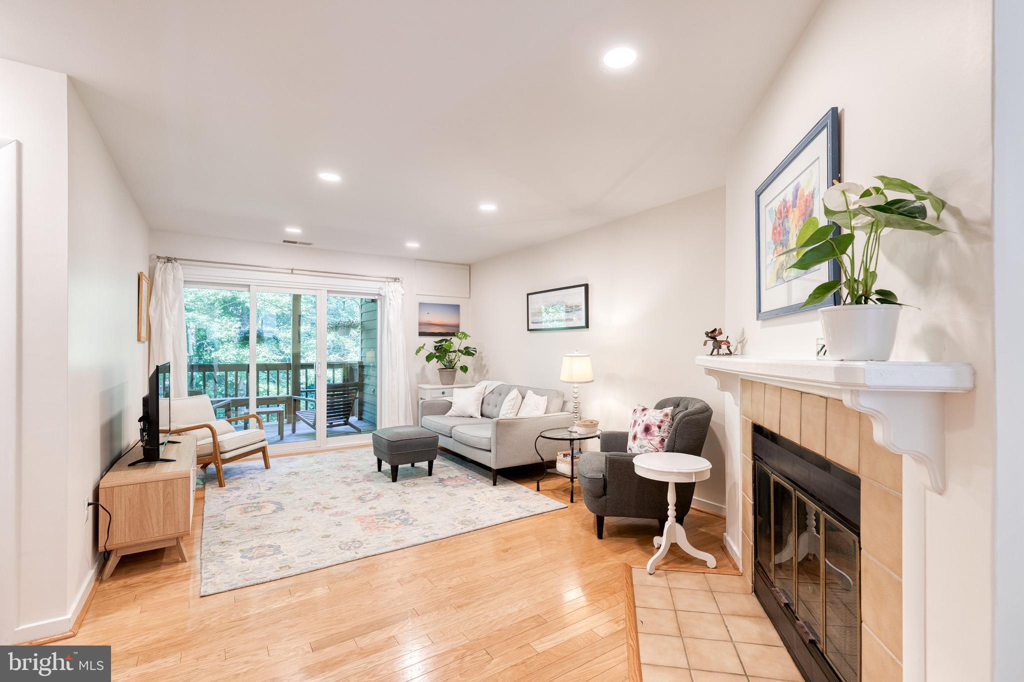 9425 HICKORY LIMB 105