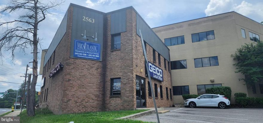 GREAT OPPORTUNITY! Close to everything to include Annapolis Mall and much more! Top level huge office with several tons of opportunity!