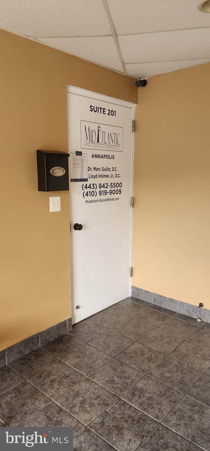 REGULARS - Commercial Lease