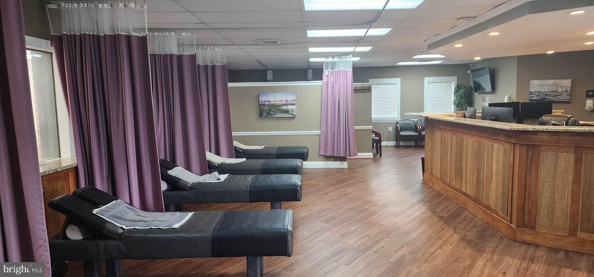 REGULARS - Commercial Lease