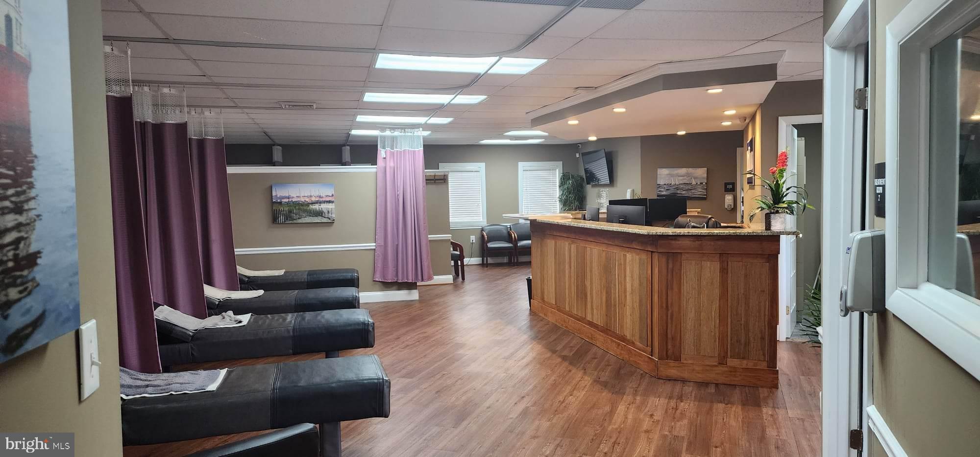 REGULARS - Commercial Lease