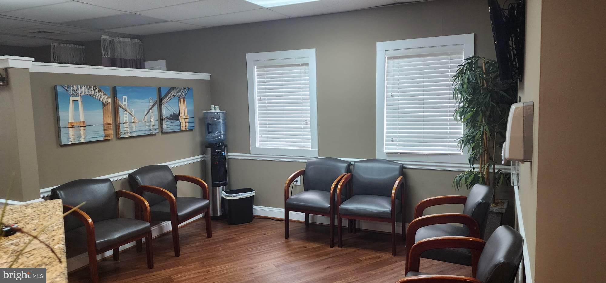 REGULARS - Commercial Lease