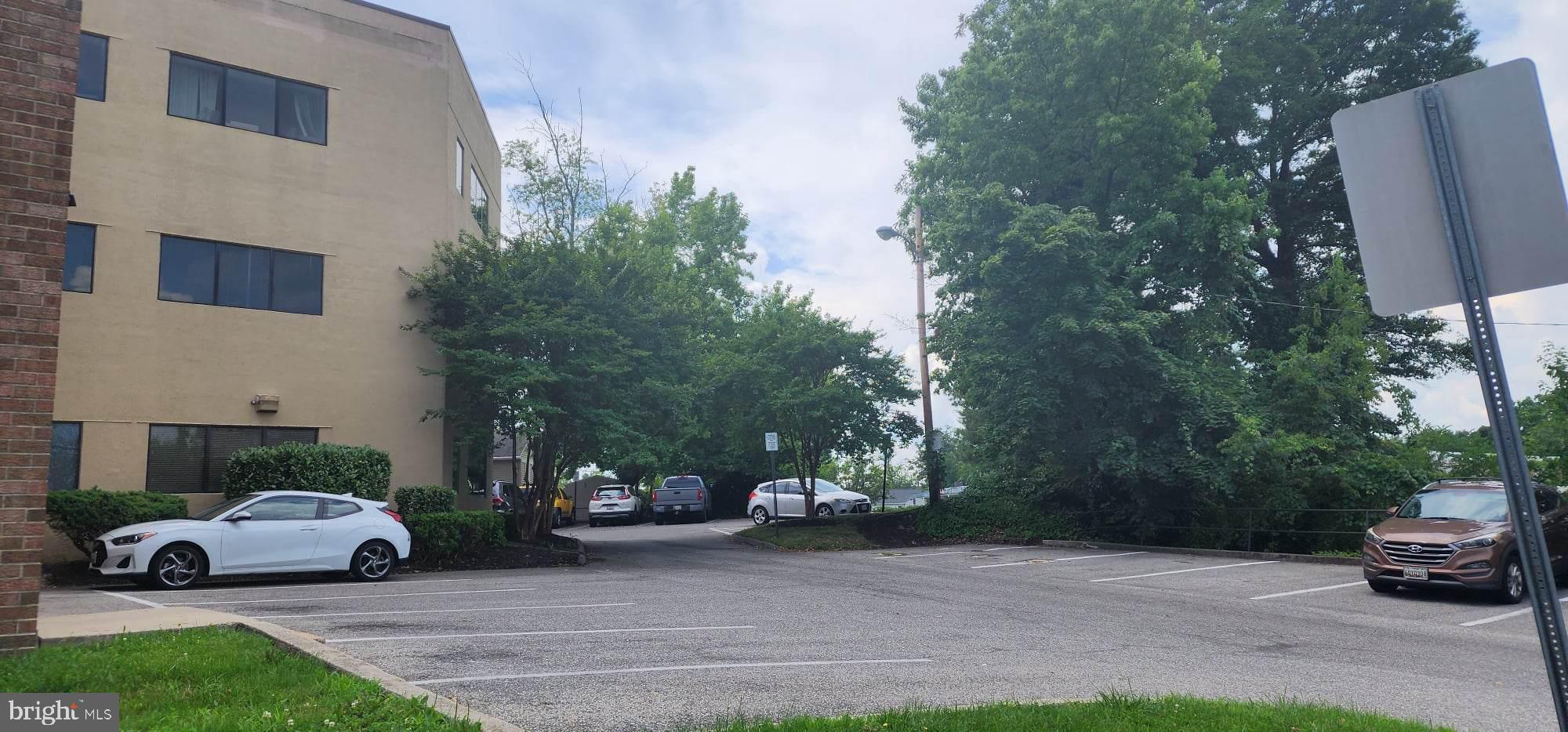 REGULARS - Commercial Lease