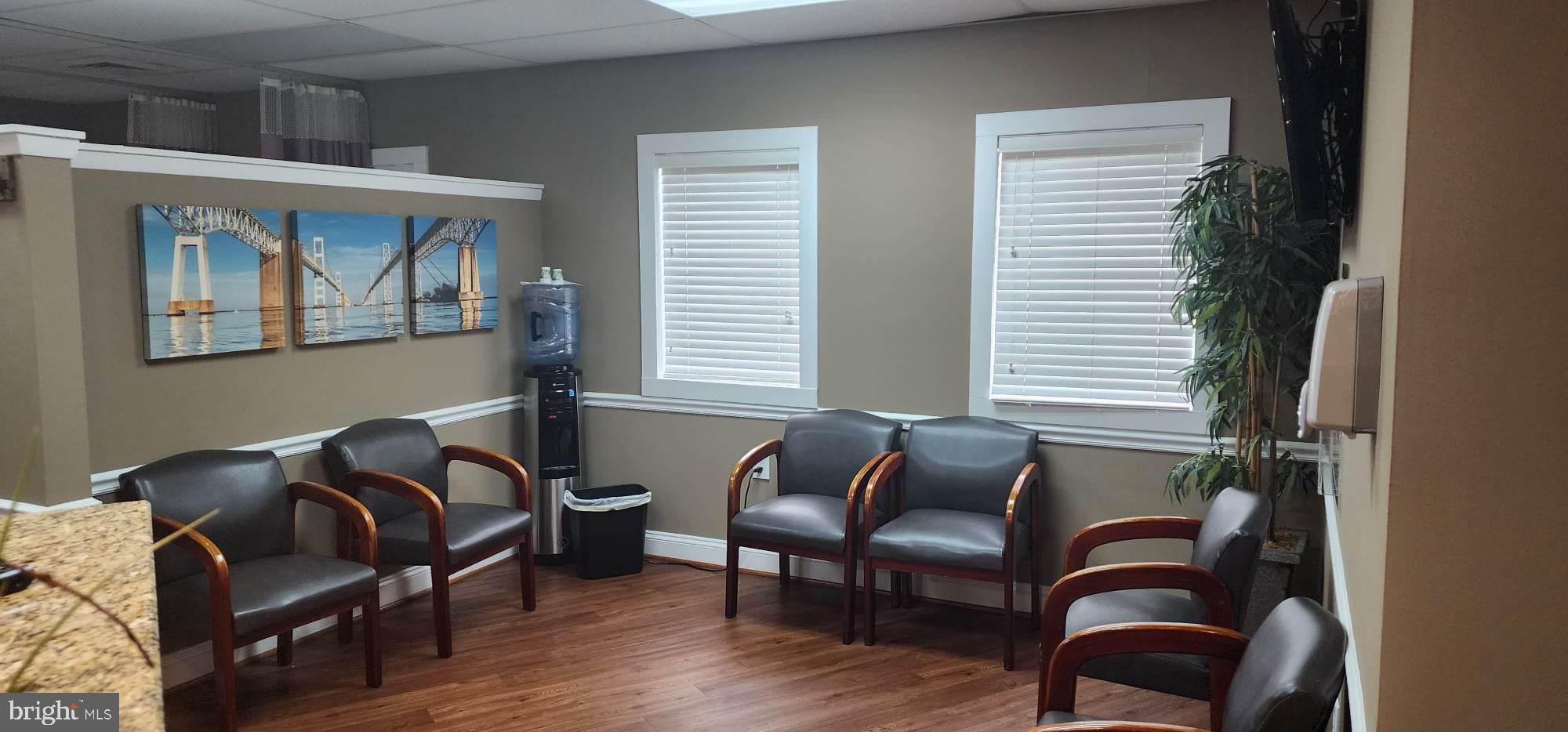 REGULARS - Commercial Lease