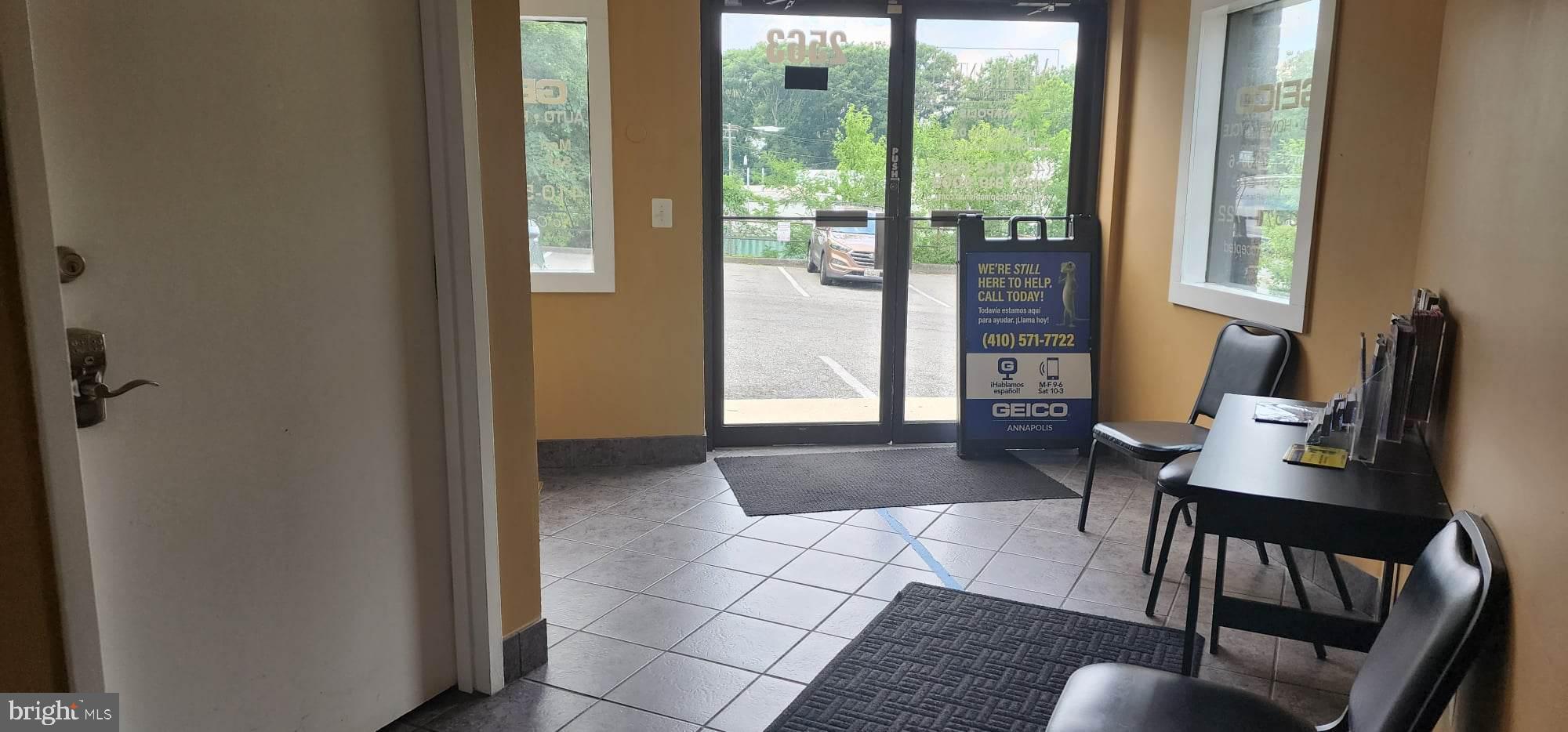 REGULARS - Commercial Lease