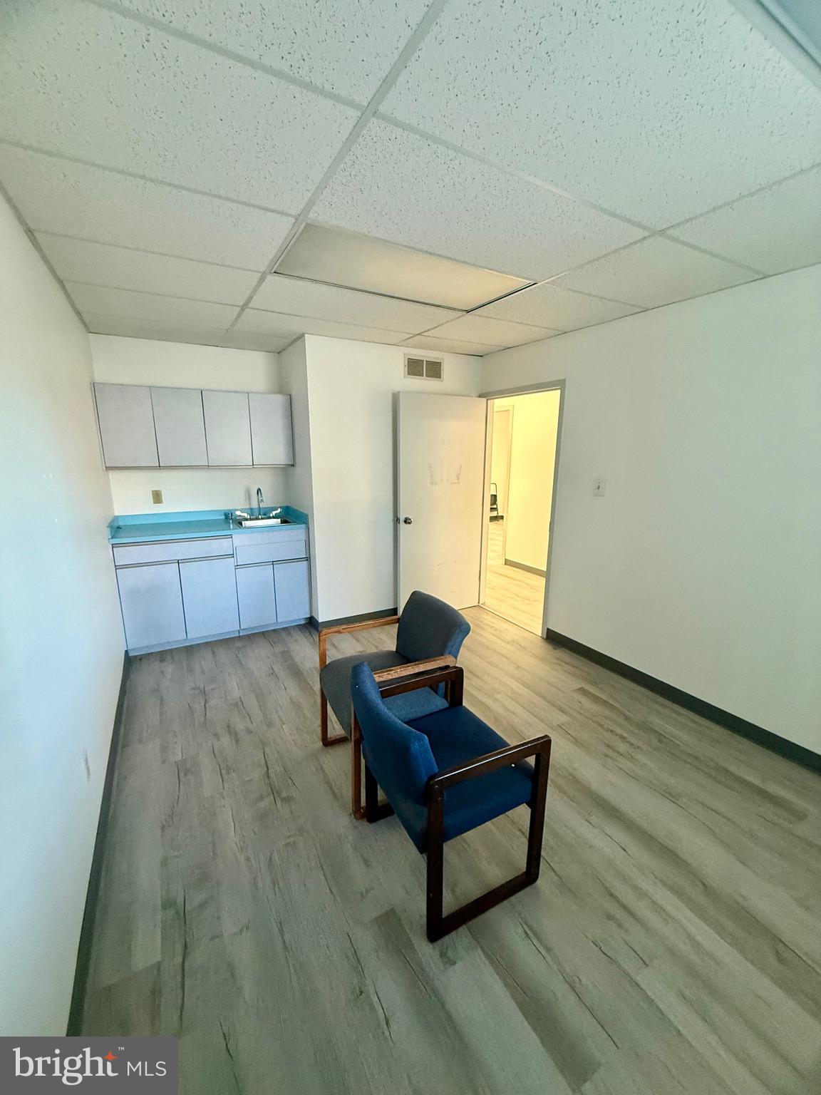 215 LAUREL ROAD E 101