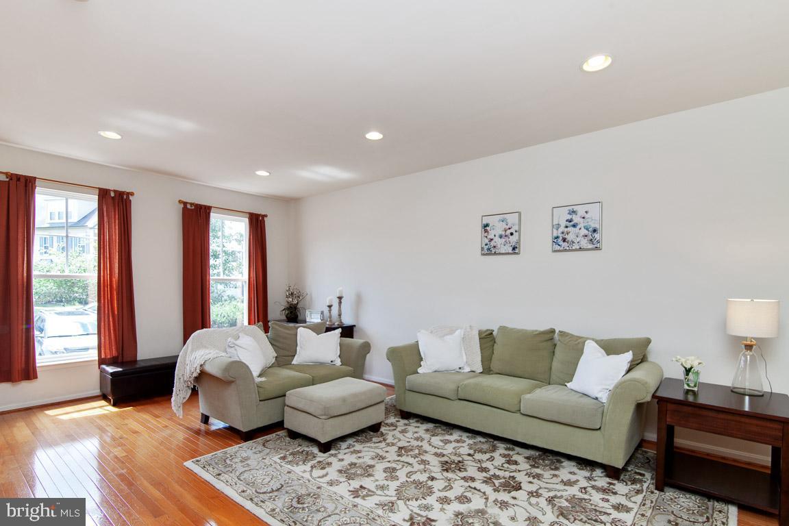 PEMBROOKE - Residential