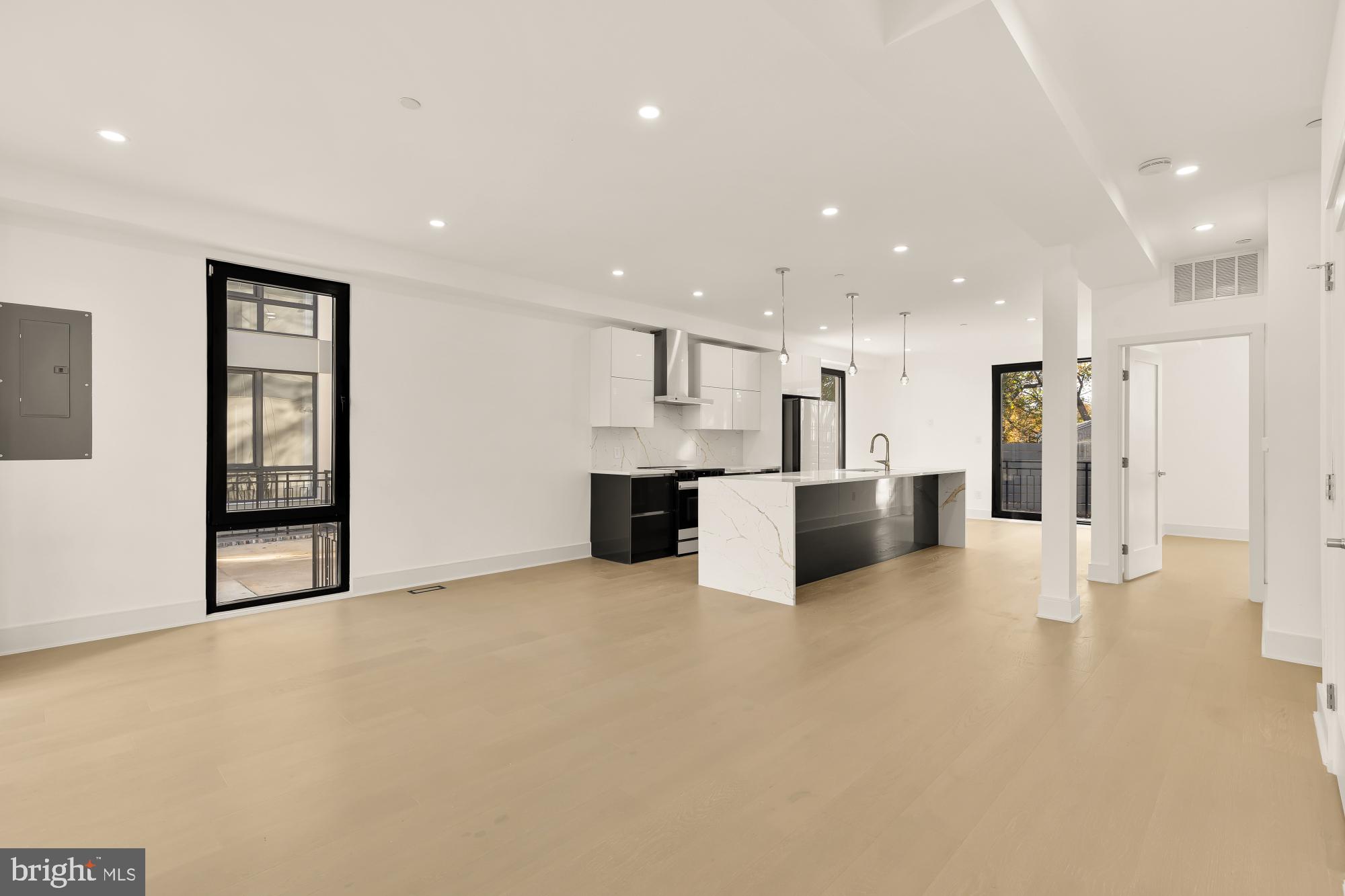 1810 CENTRAL PLACE NE 1