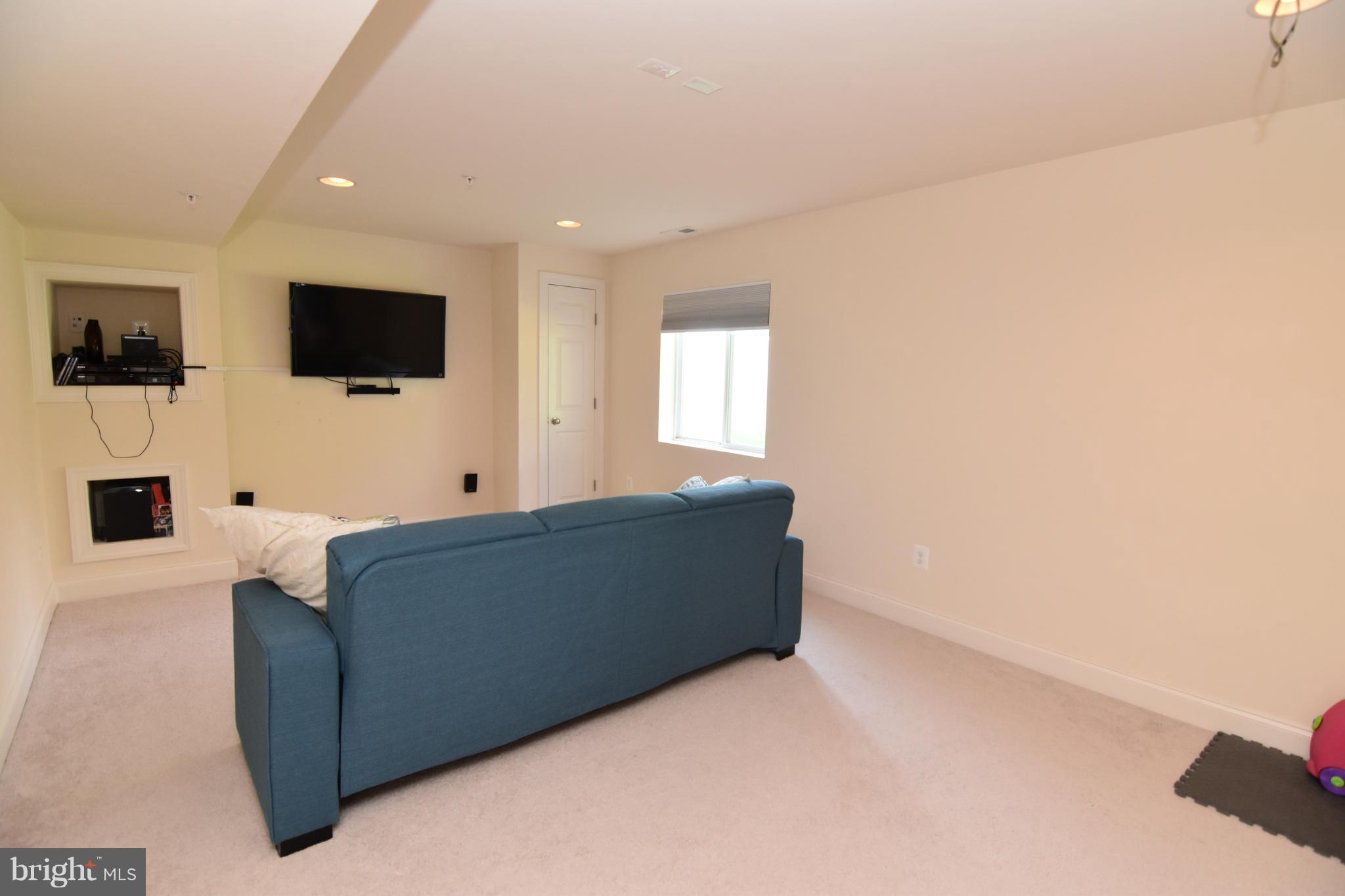 BROAD CREEK - Residential Lease