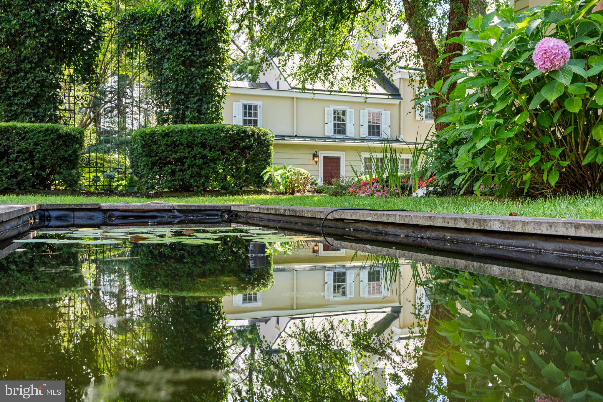 BARNES COURT CONDO - Residential