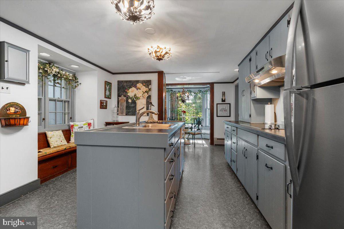 BARNES COURT CONDO - Residential