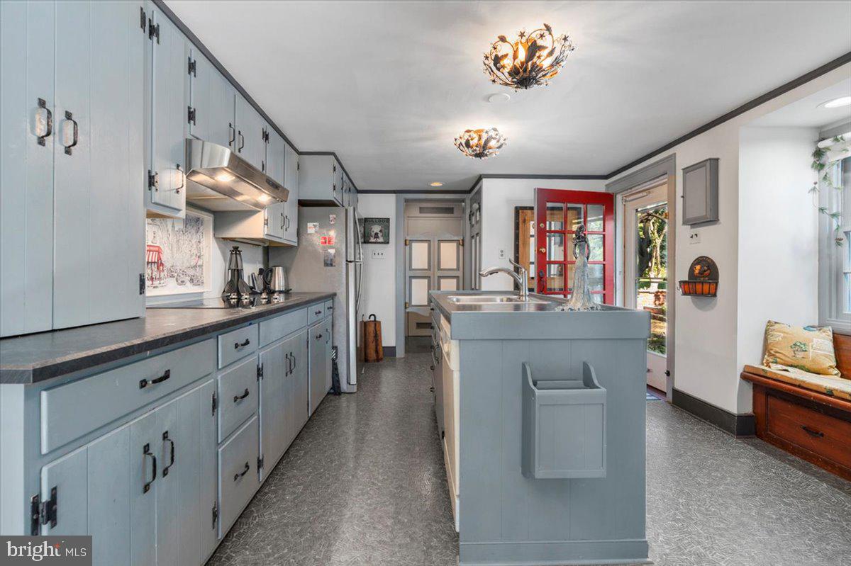 BARNES COURT CONDO - Residential