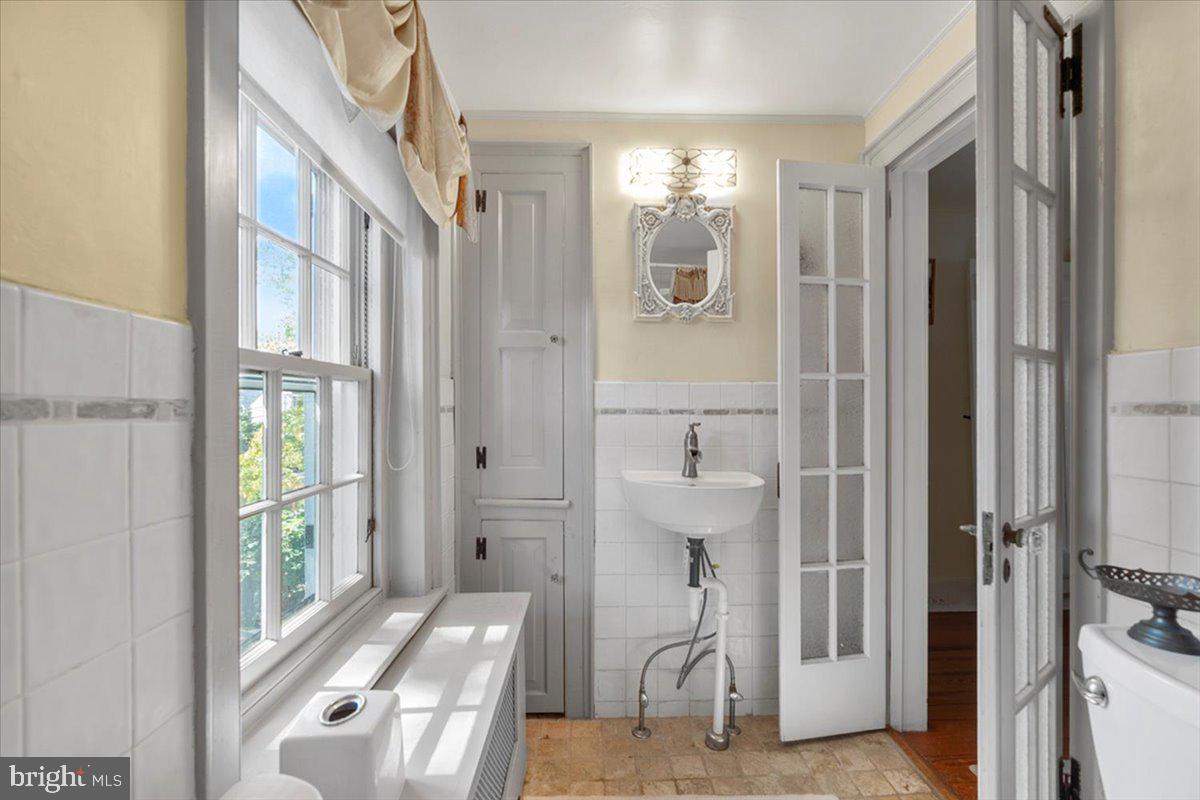 BARNES COURT CONDO - Residential