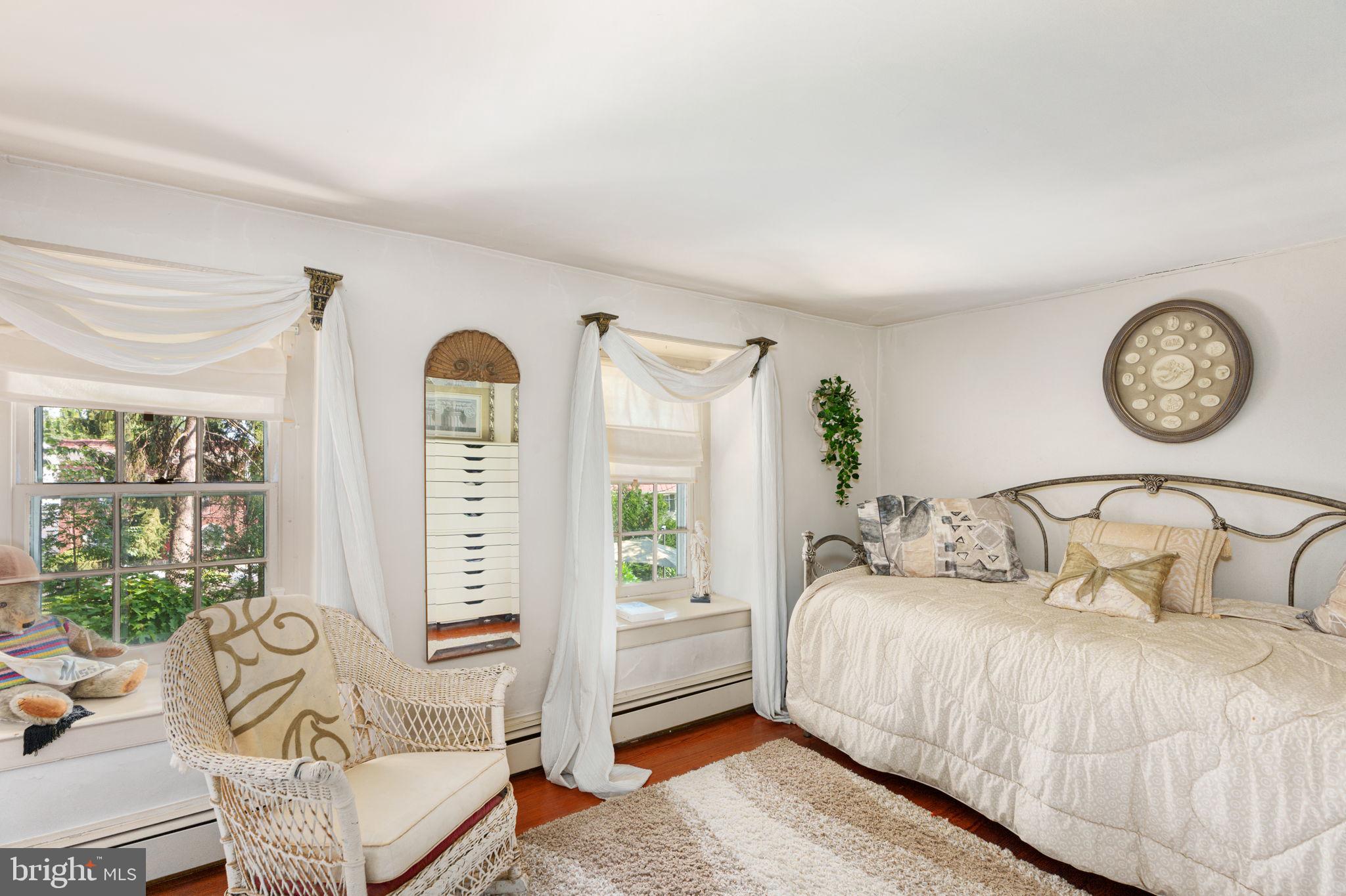 BARNES COURT CONDO - Residential