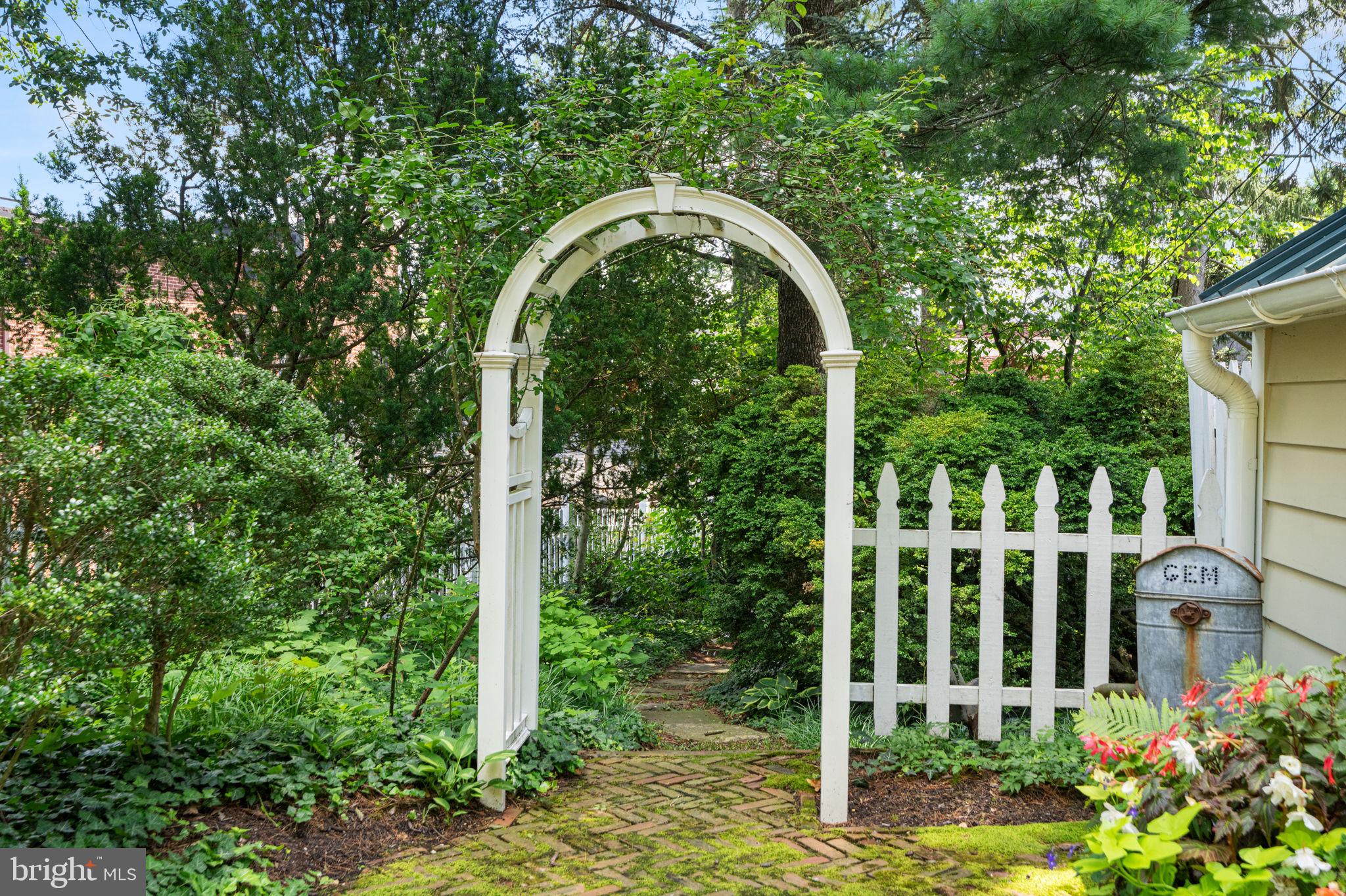 BARNES COURT CONDO - Residential