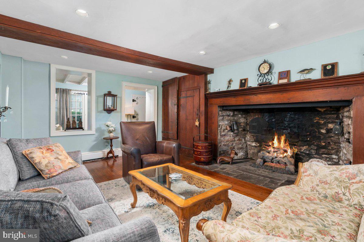 BARNES COURT CONDO - Residential