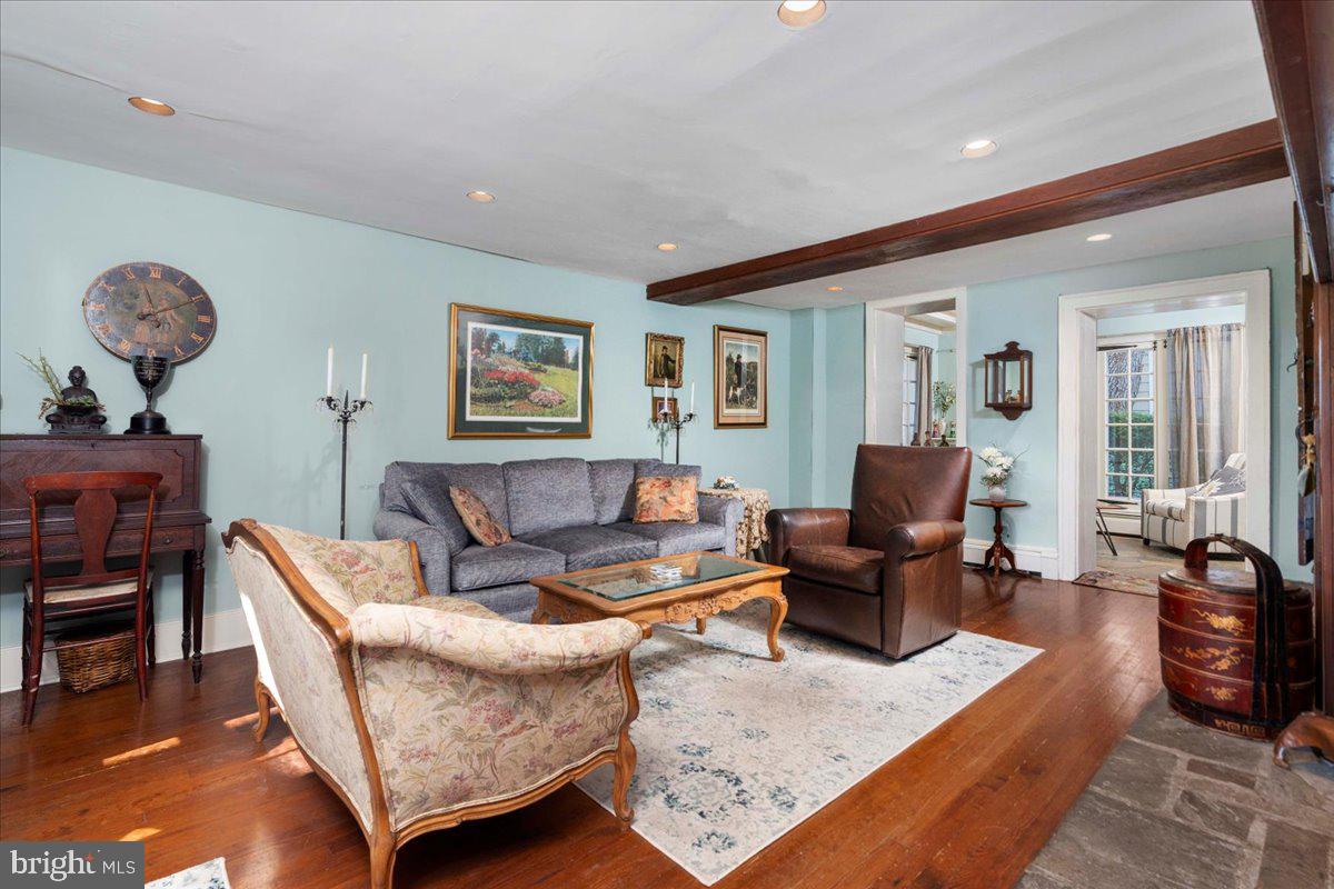 BARNES COURT CONDO - Residential