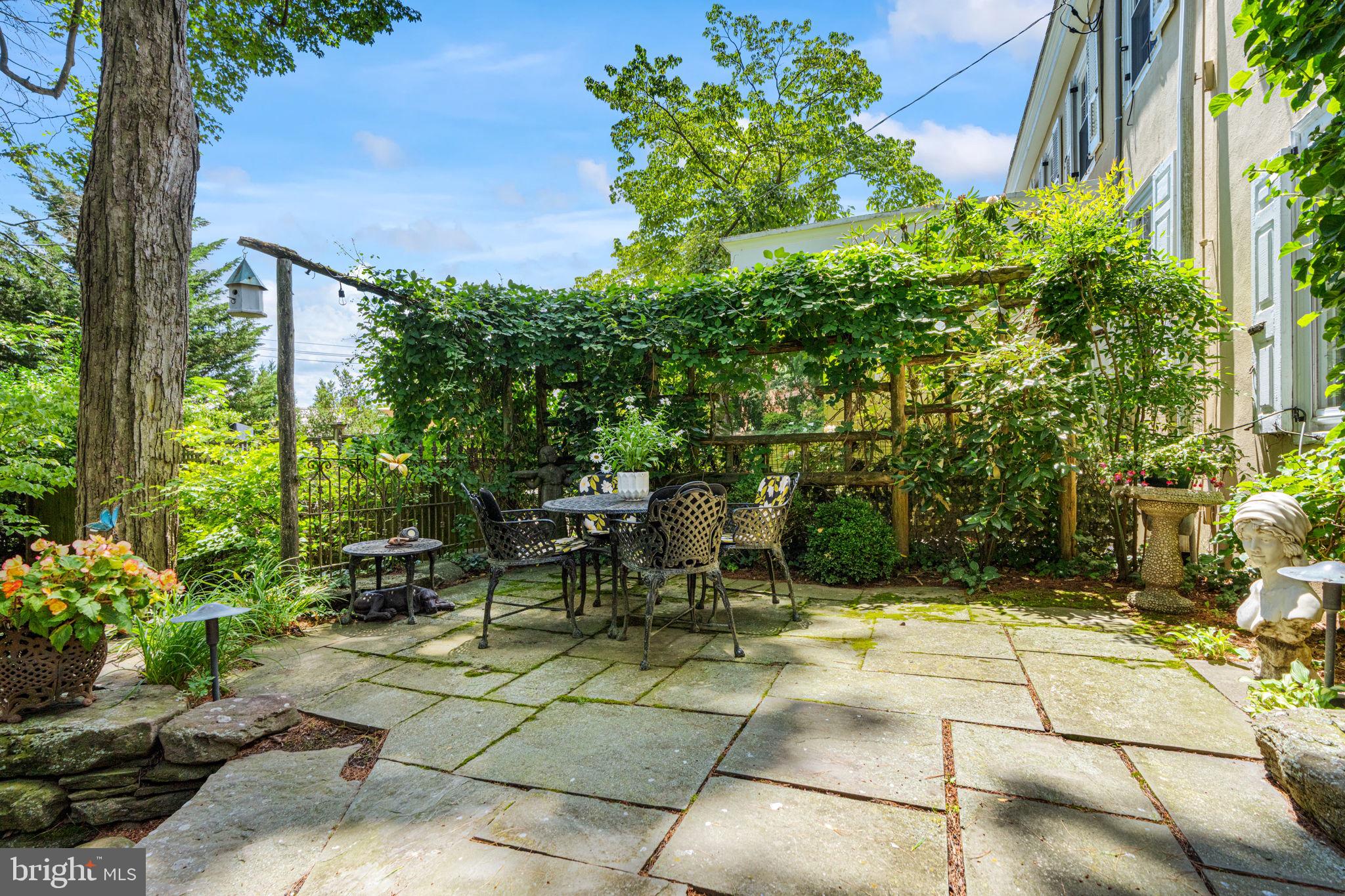 BARNES COURT CONDO - Residential