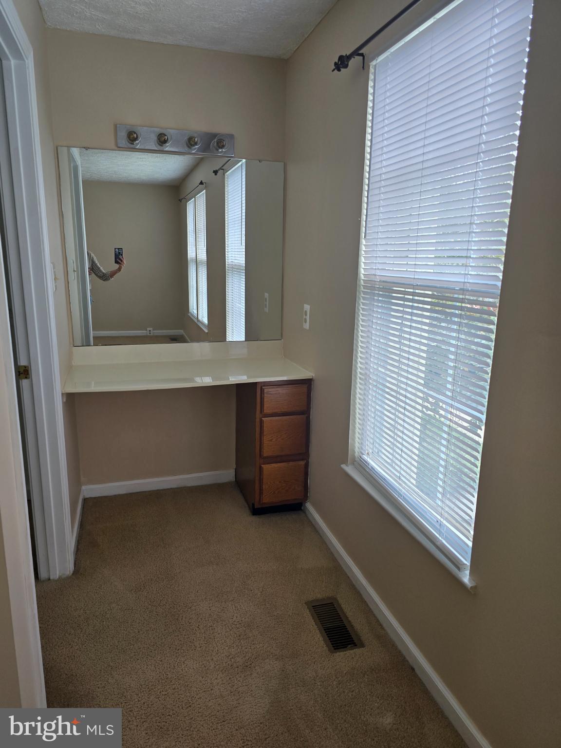 STUART MECHANIC - Residential Lease