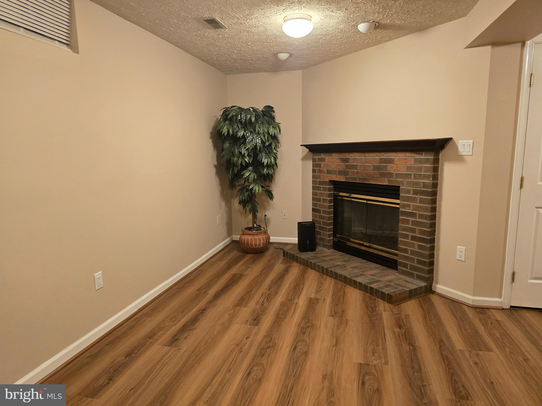 STUART MECHANIC - Residential Lease