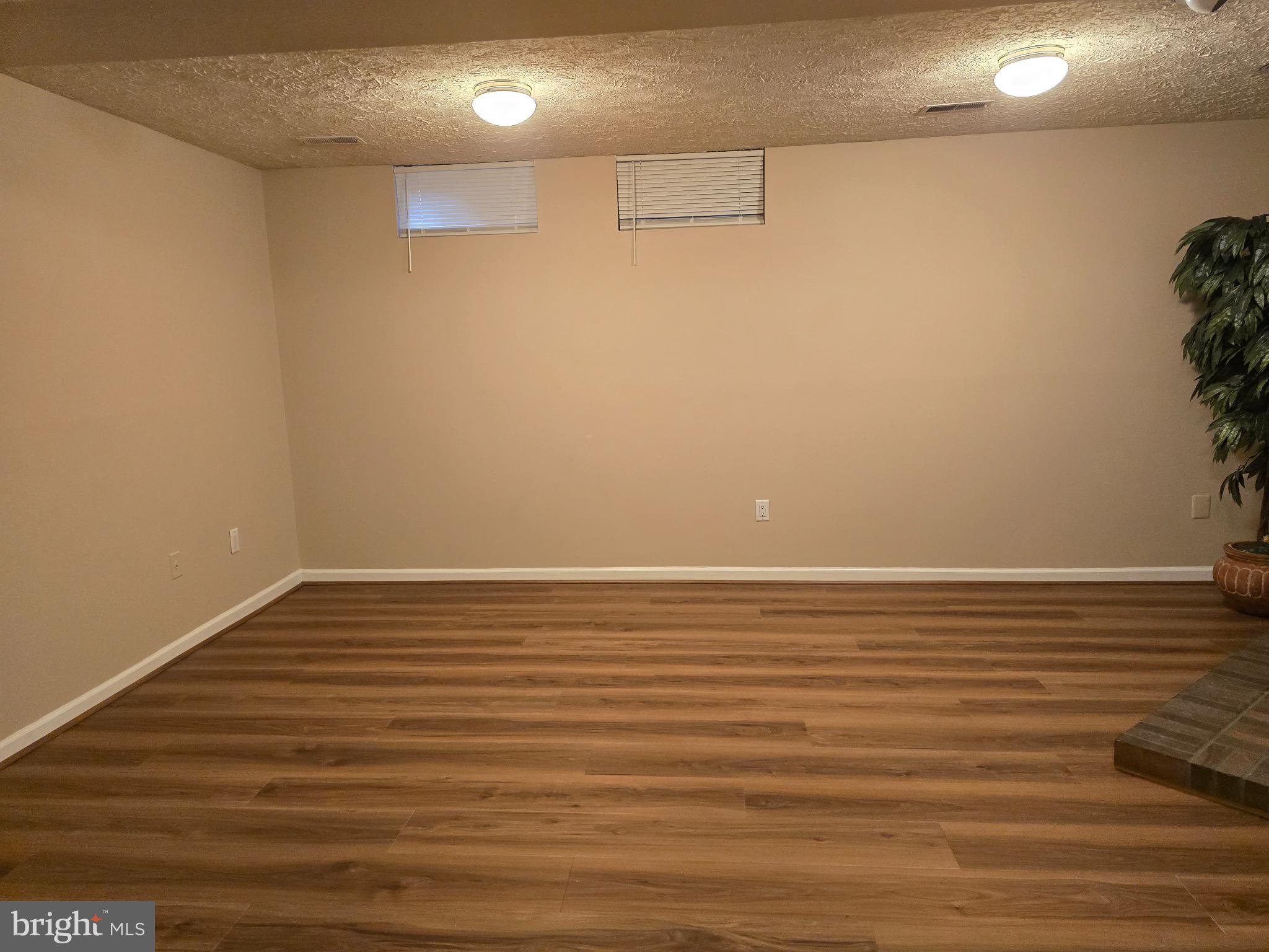 STUART MECHANIC - Residential Lease