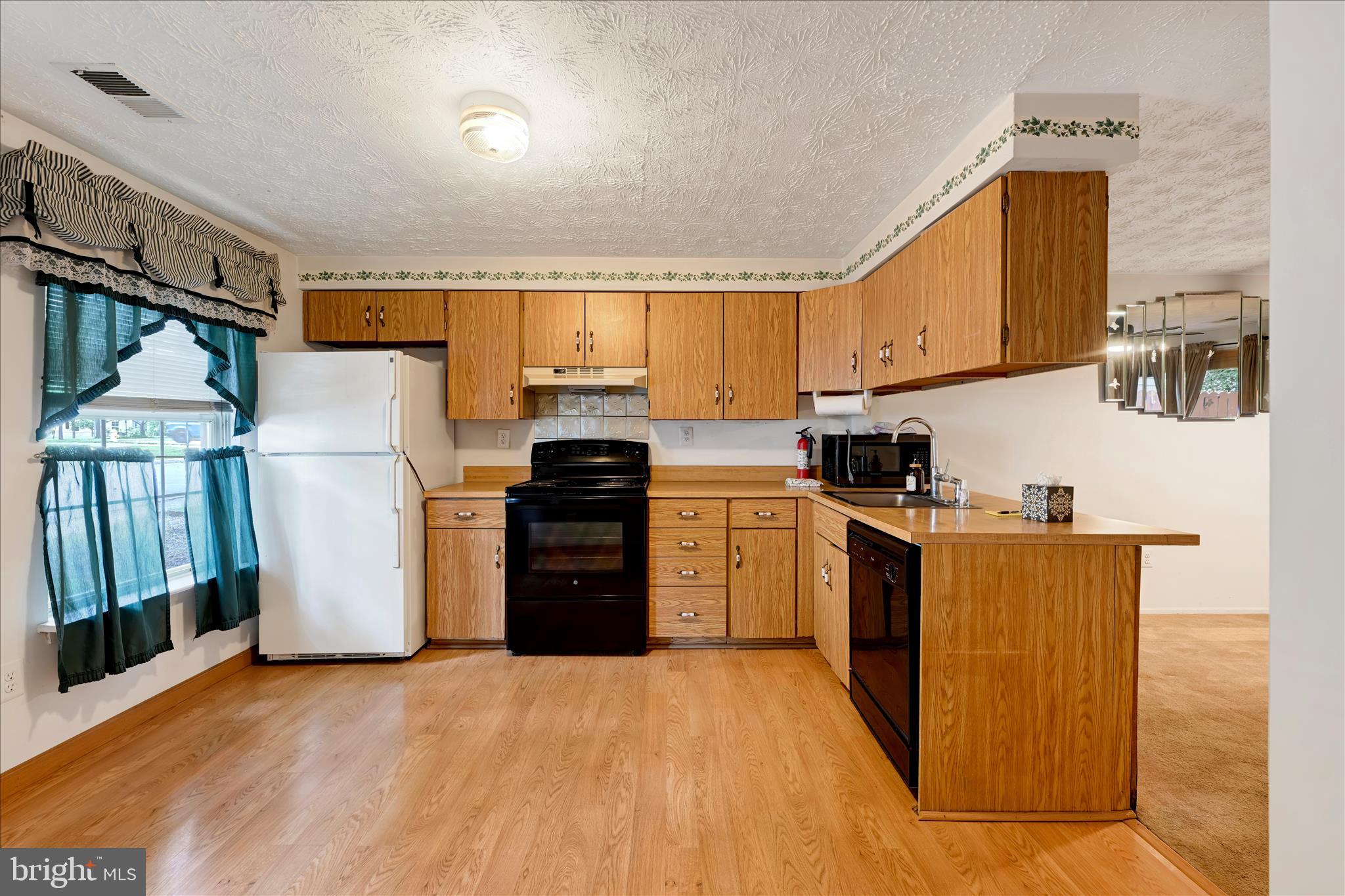 1503 LODGE POLE COURT