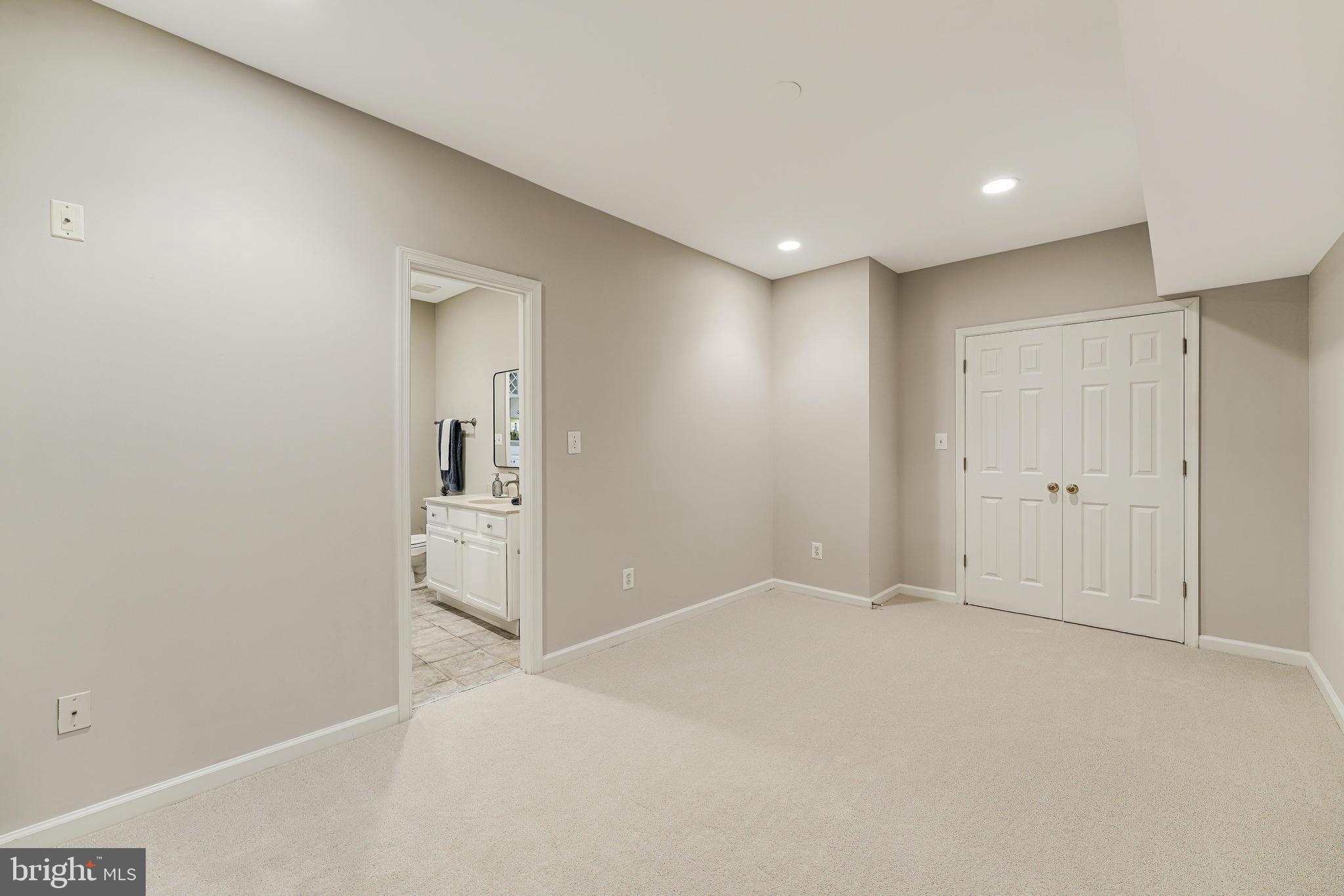 HEATHER KNOLL - Residential