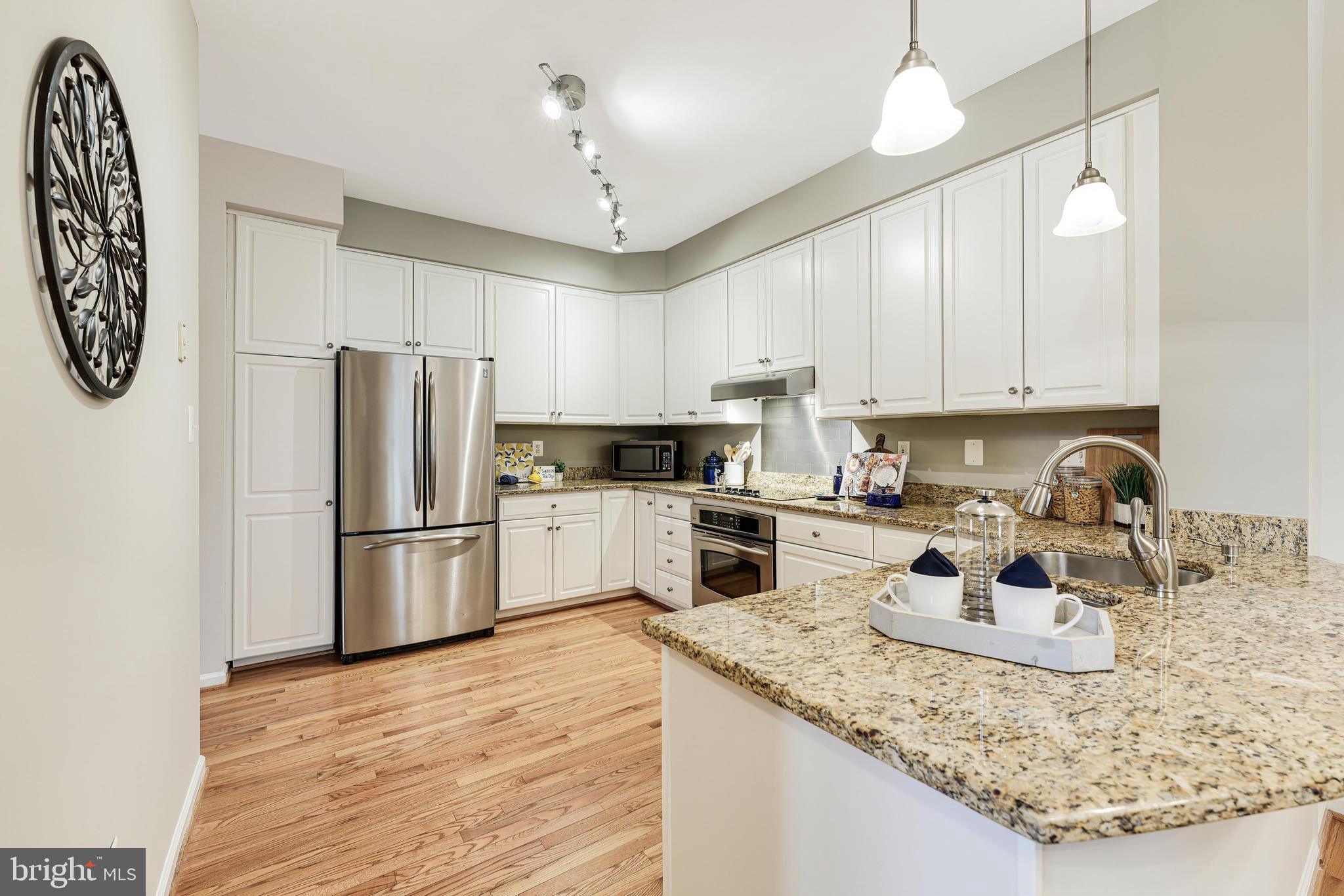 HEATHER KNOLL - Residential