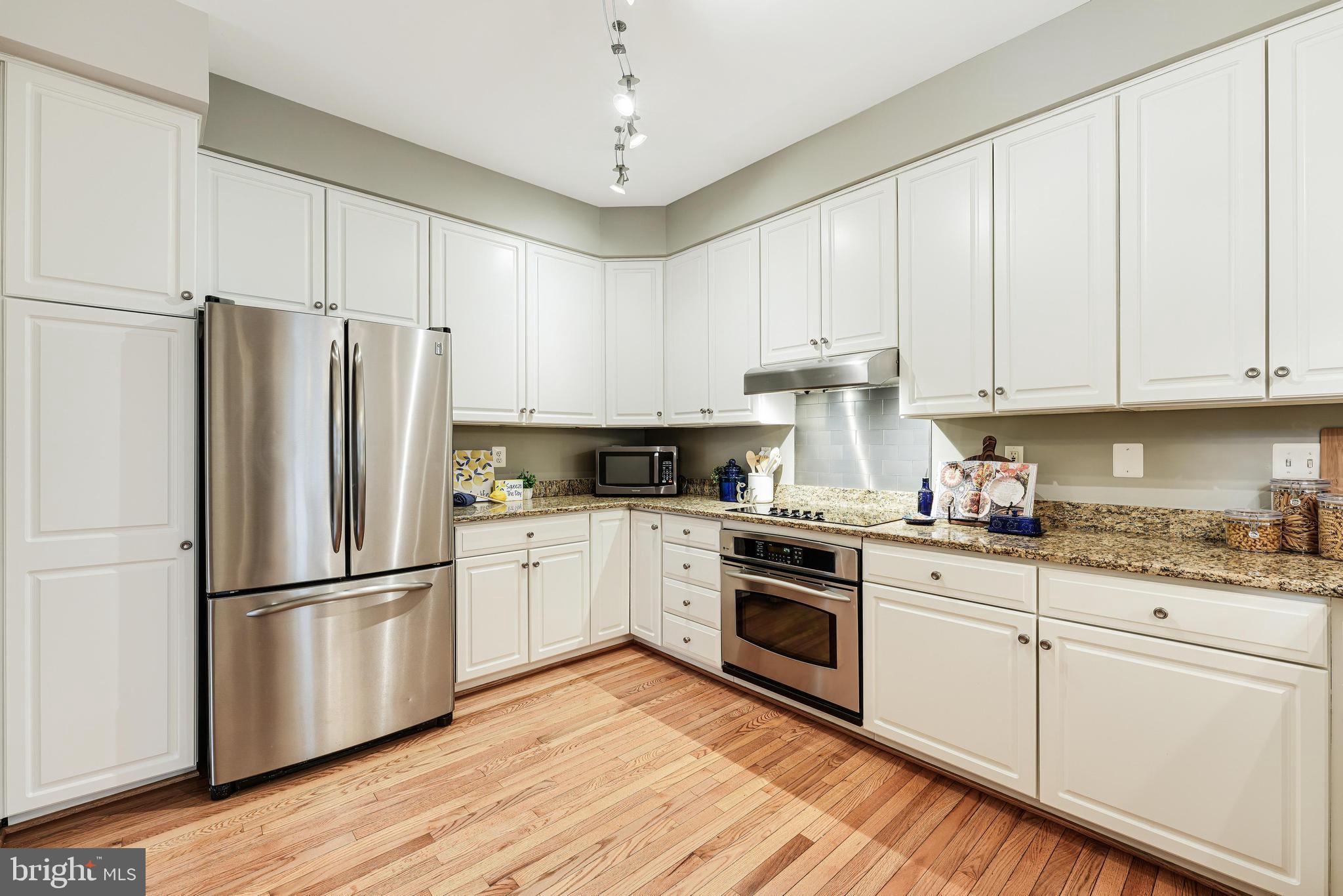 HEATHER KNOLL - Residential