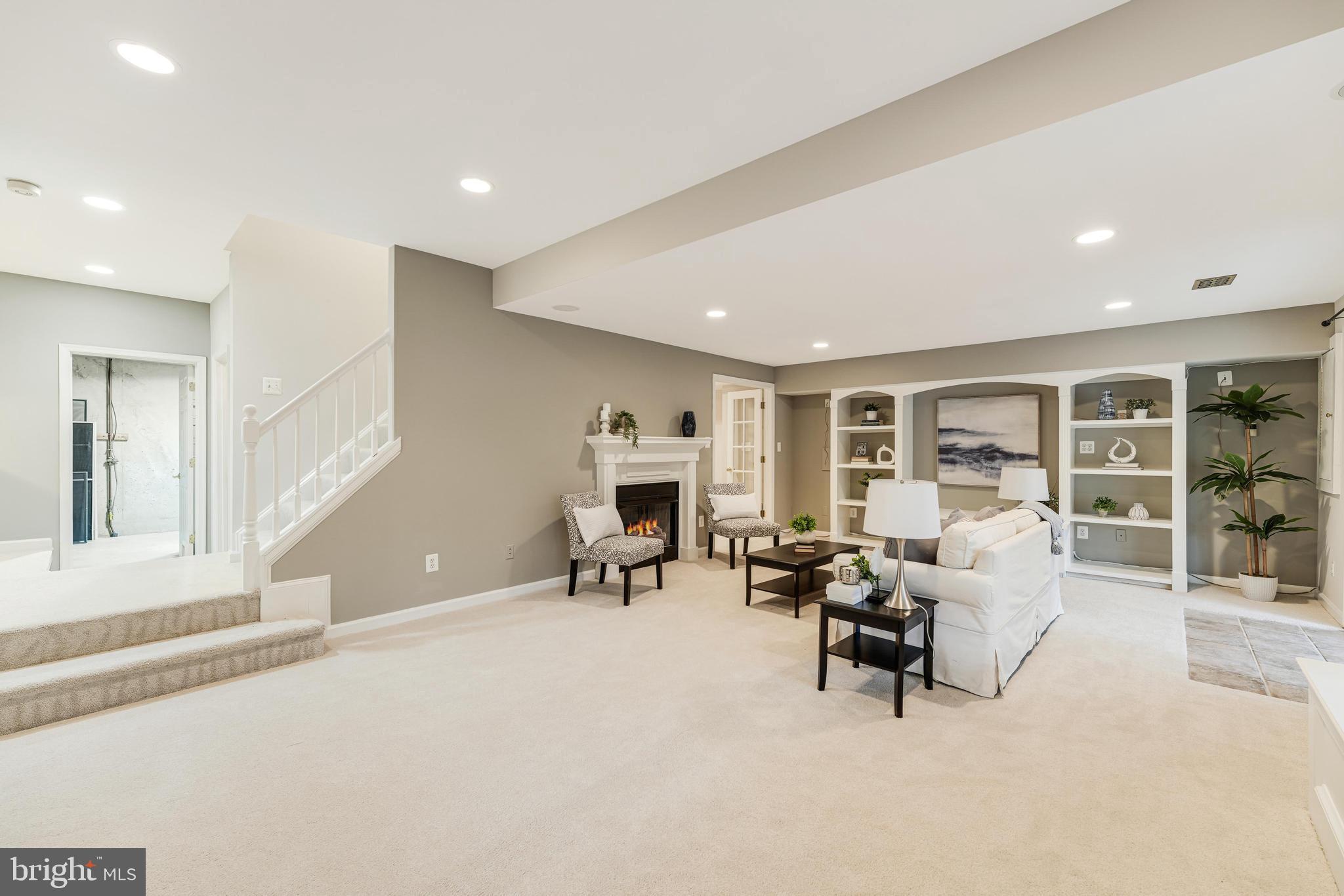 HEATHER KNOLL - Residential