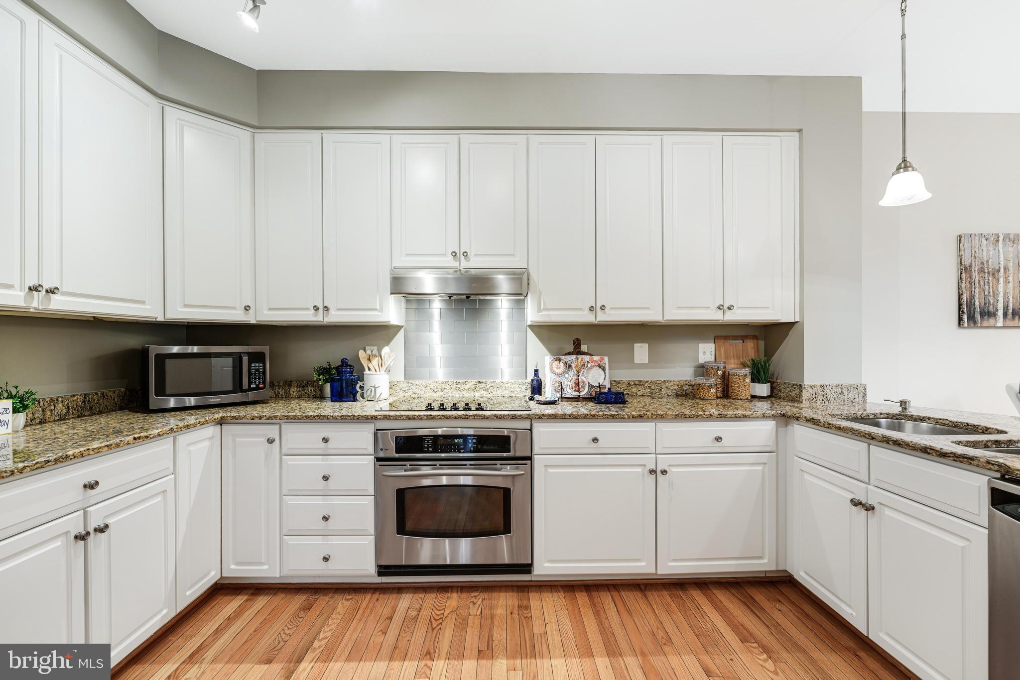 HEATHER KNOLL - Residential