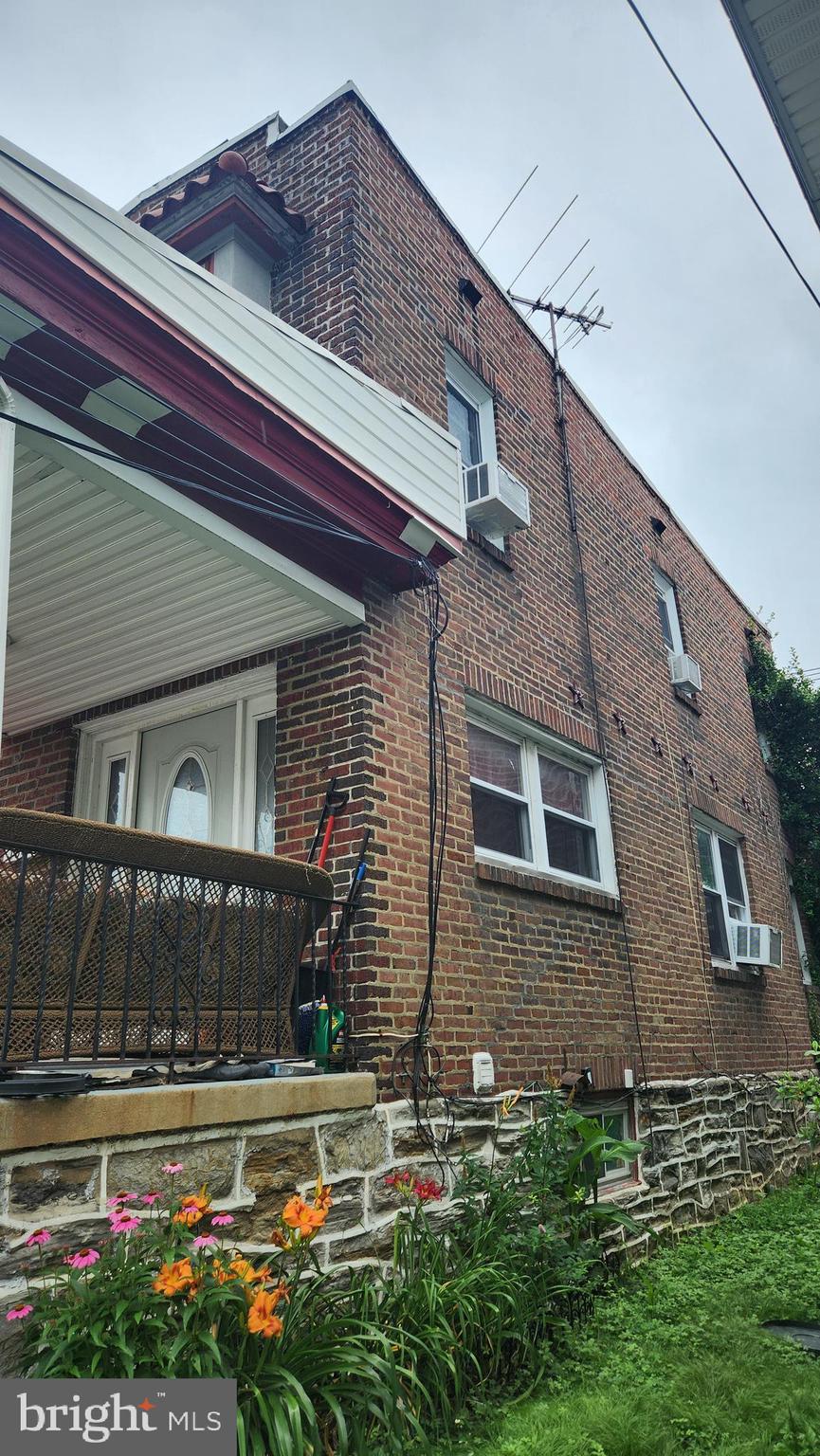 164 WOODLAND AVENUE