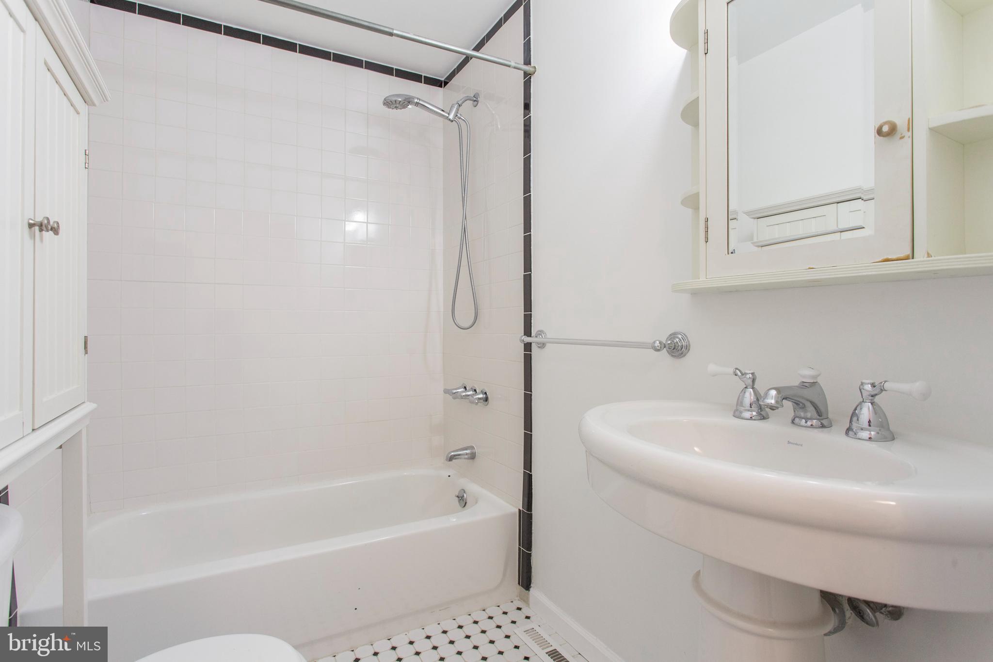 CENTER CITY - Residential Lease