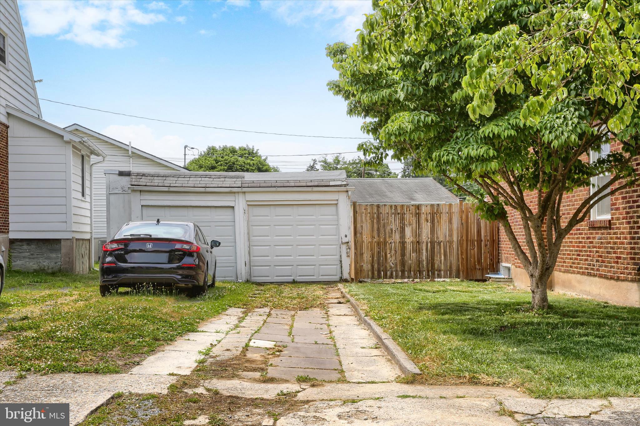 4 OAKLEIGH AVENUE