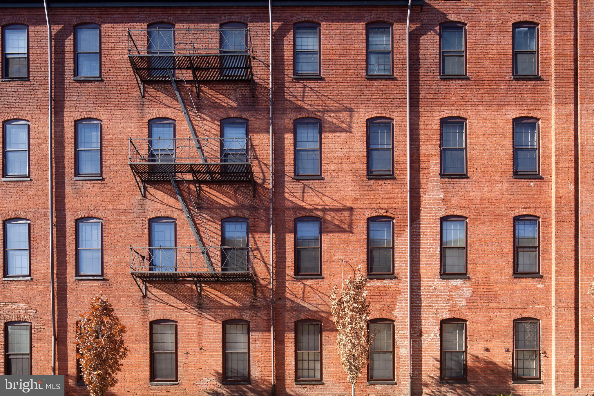 RIVERSIDE PARK - Residential Lease