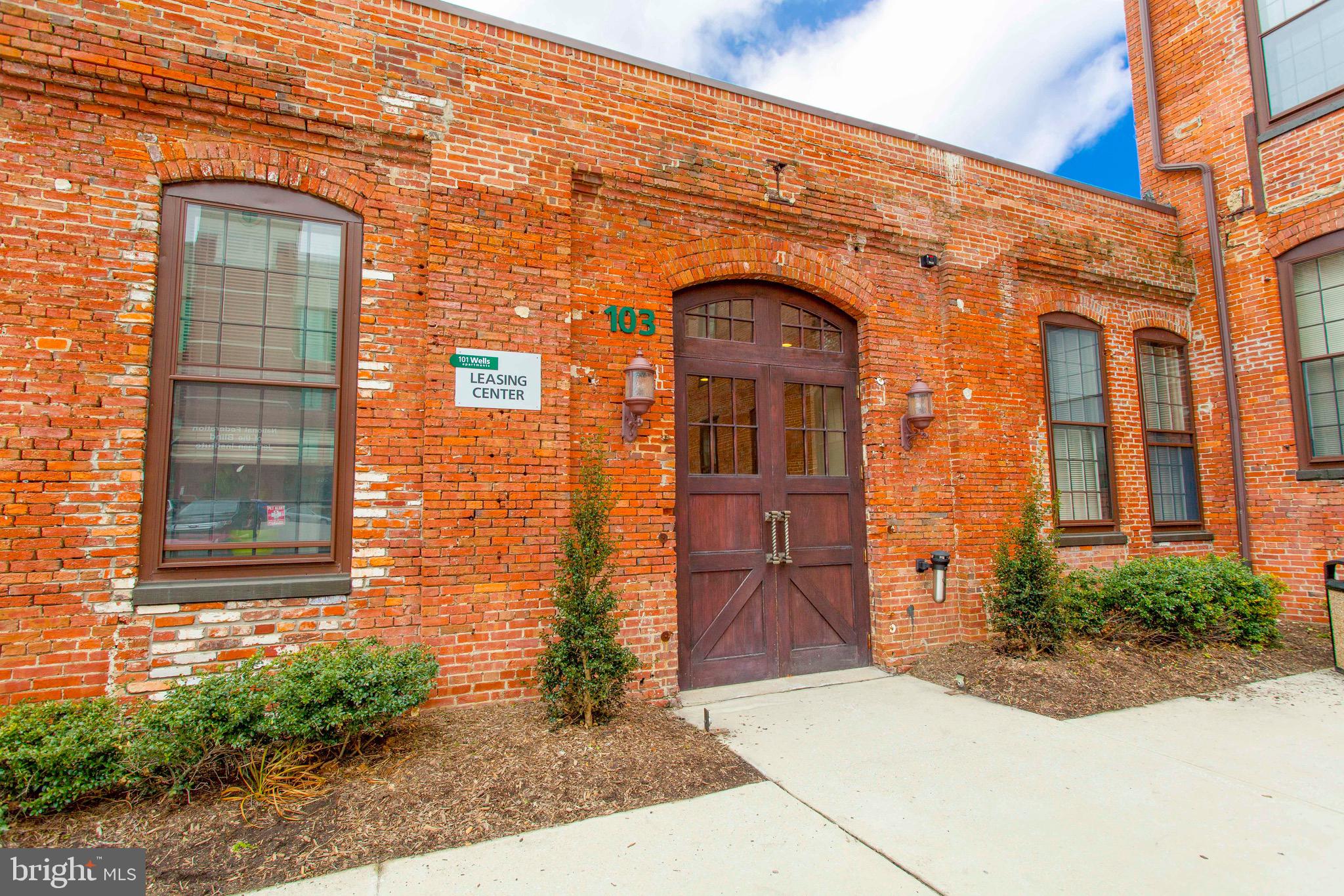 RIVERSIDE PARK - Residential Lease