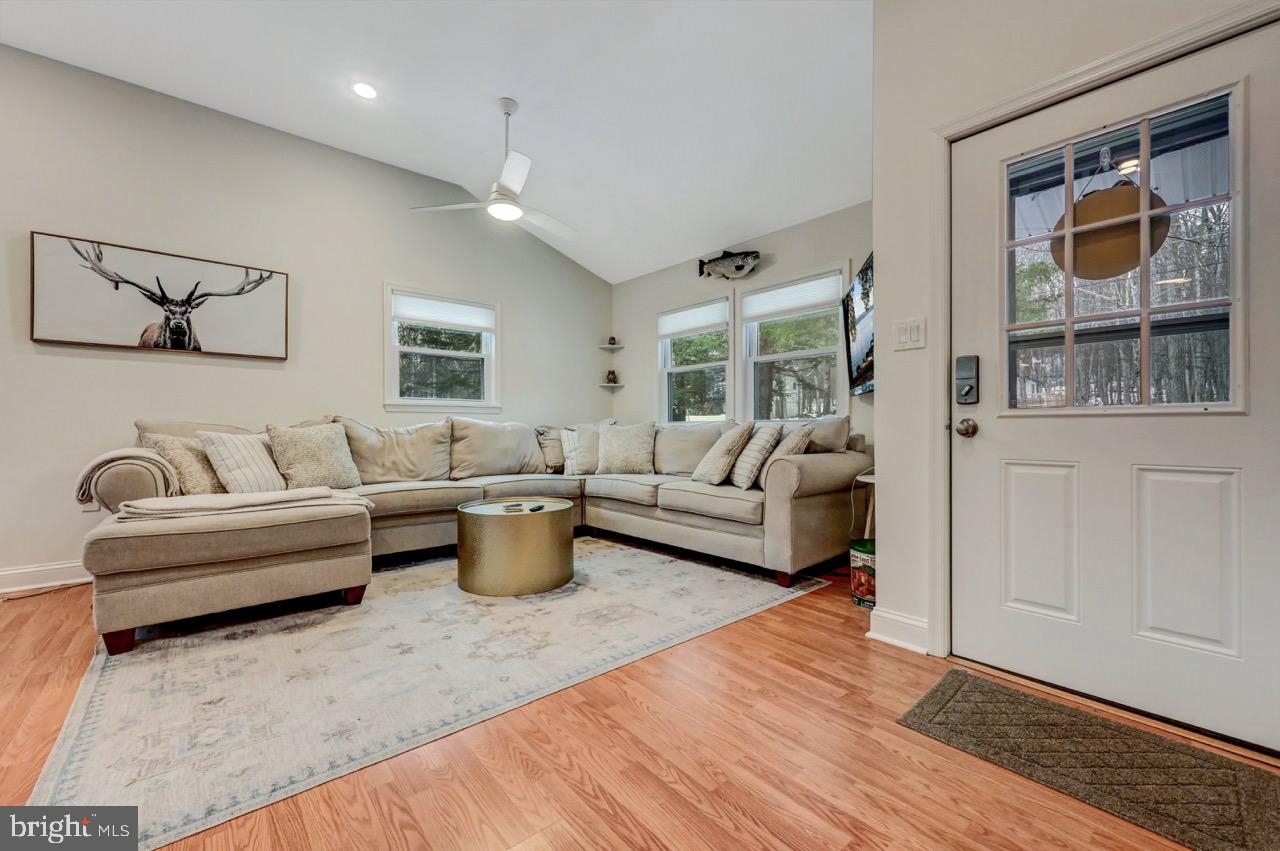 AROOWHEAD LAKE - Residential Lease